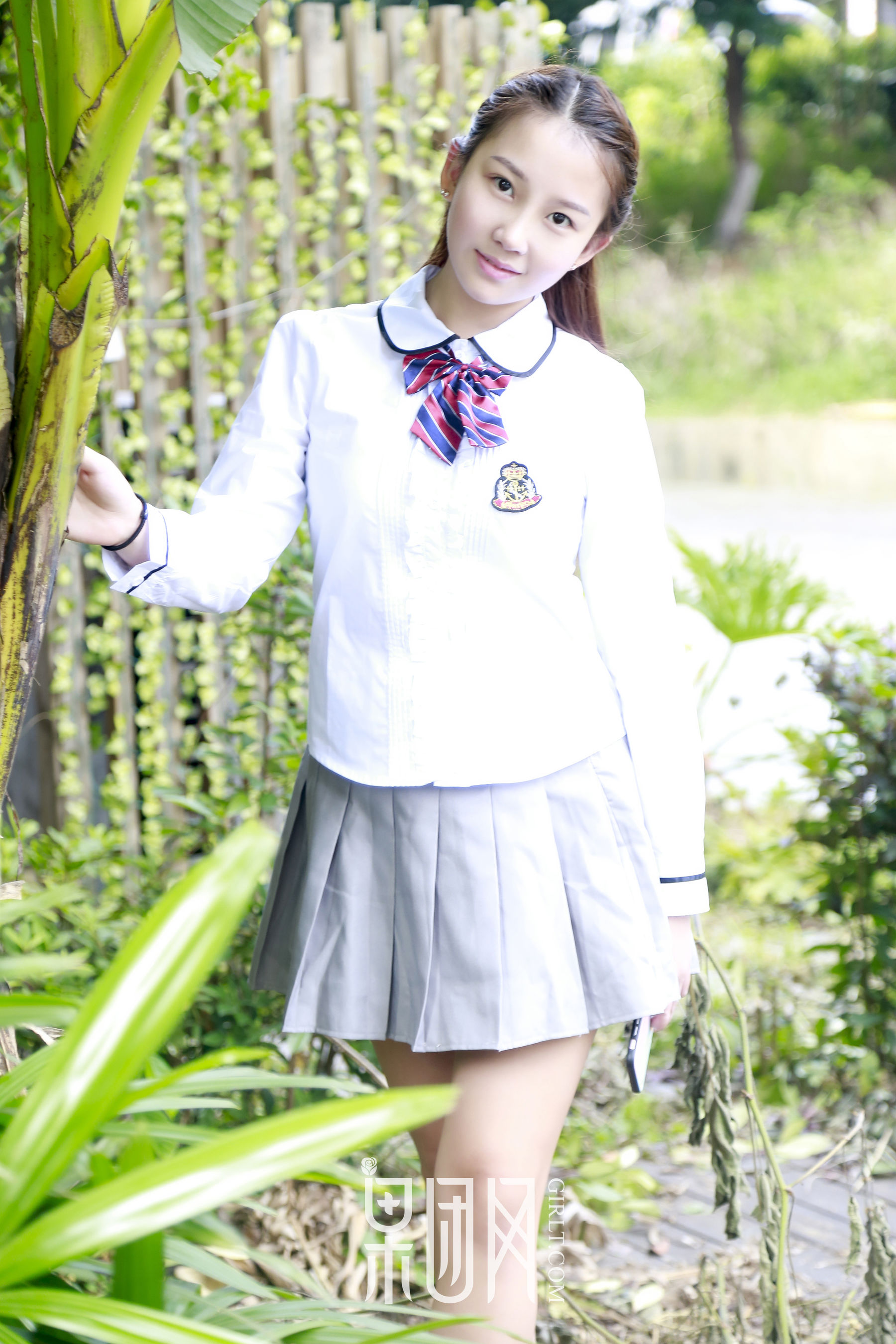 琪琪《学生妹白丝翘臀丰胸制服》  No.025-图35