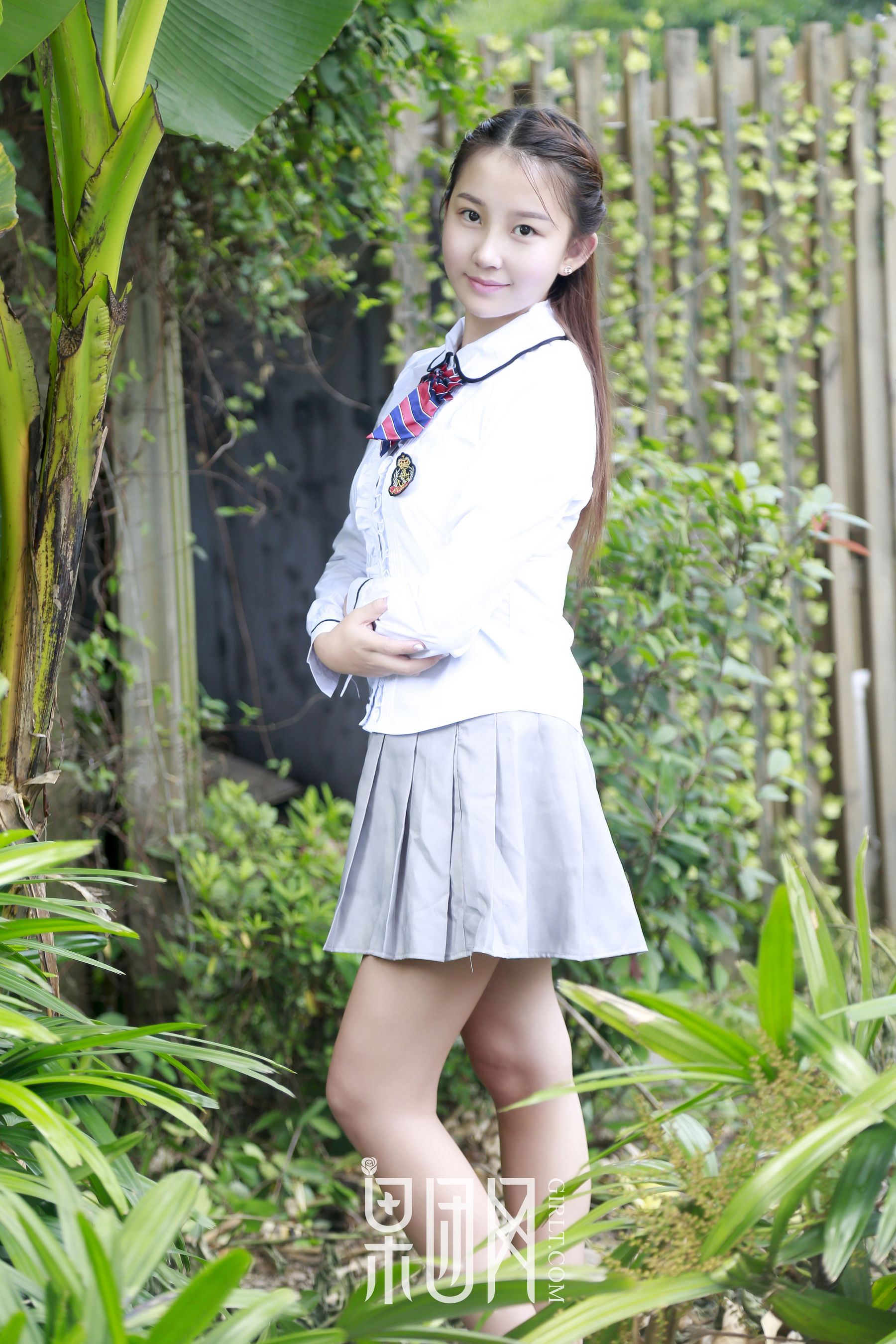 琪琪《学生妹白丝翘臀丰胸制服》  No.025-图36