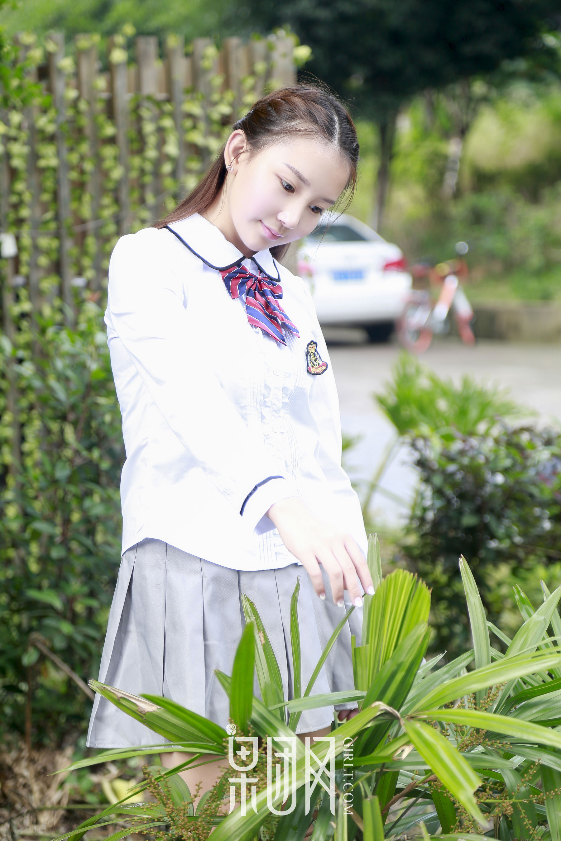 琪琪《学生妹白丝翘臀丰胸制服》  No.025-图37