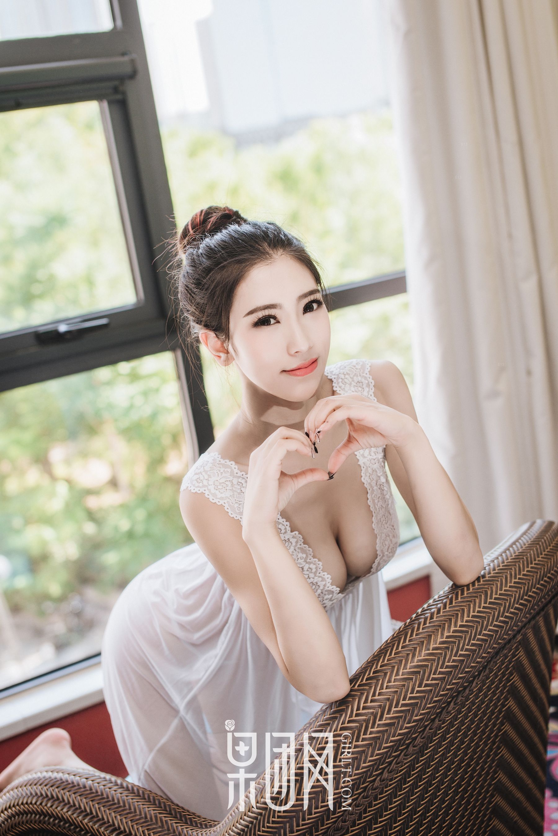通灵儿《长腿嫩模 34D酥胸》  No.040-图6
