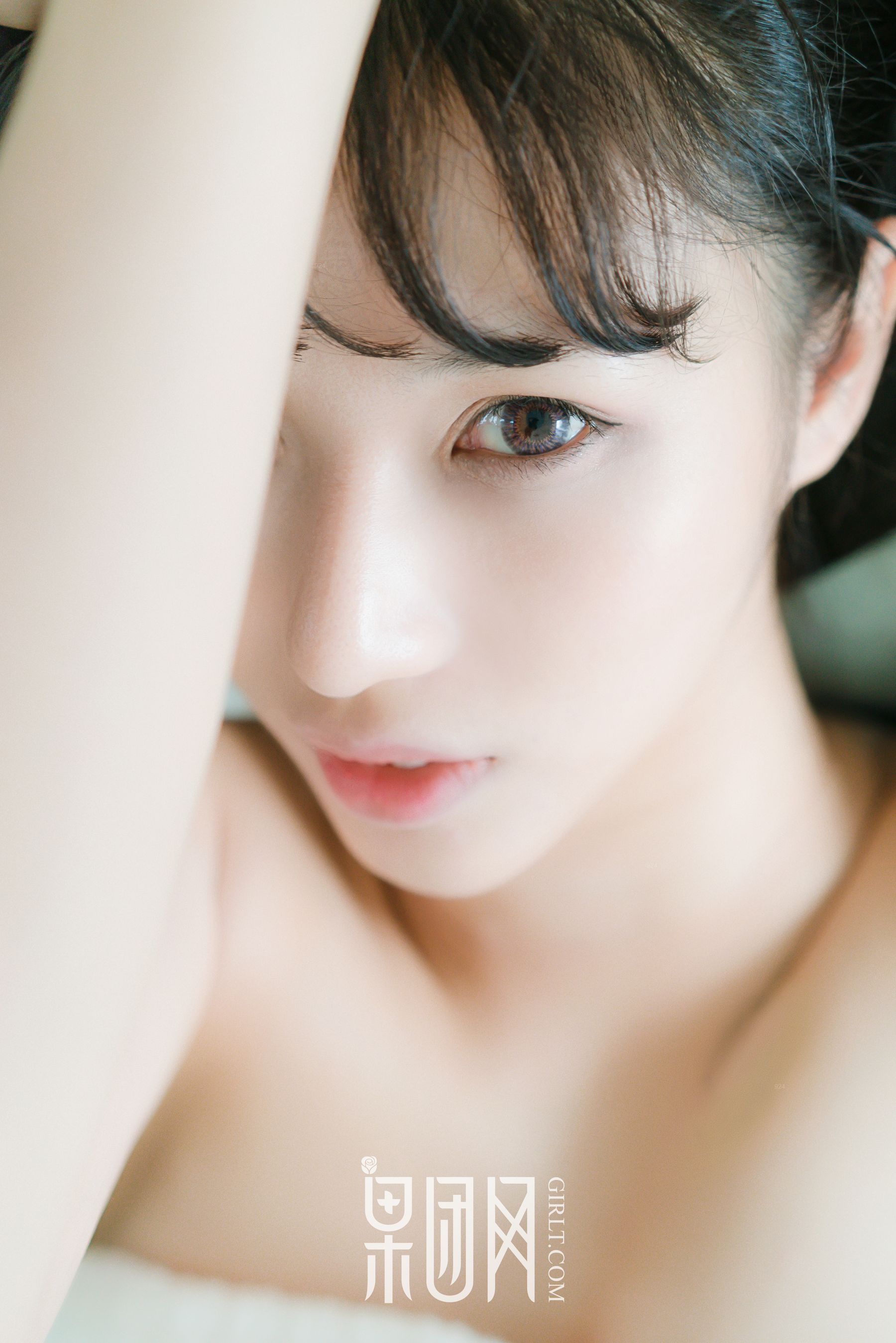 宓兔兔er《日系学生装 香肩翘臀vs裸背美腿》  No.047-图40