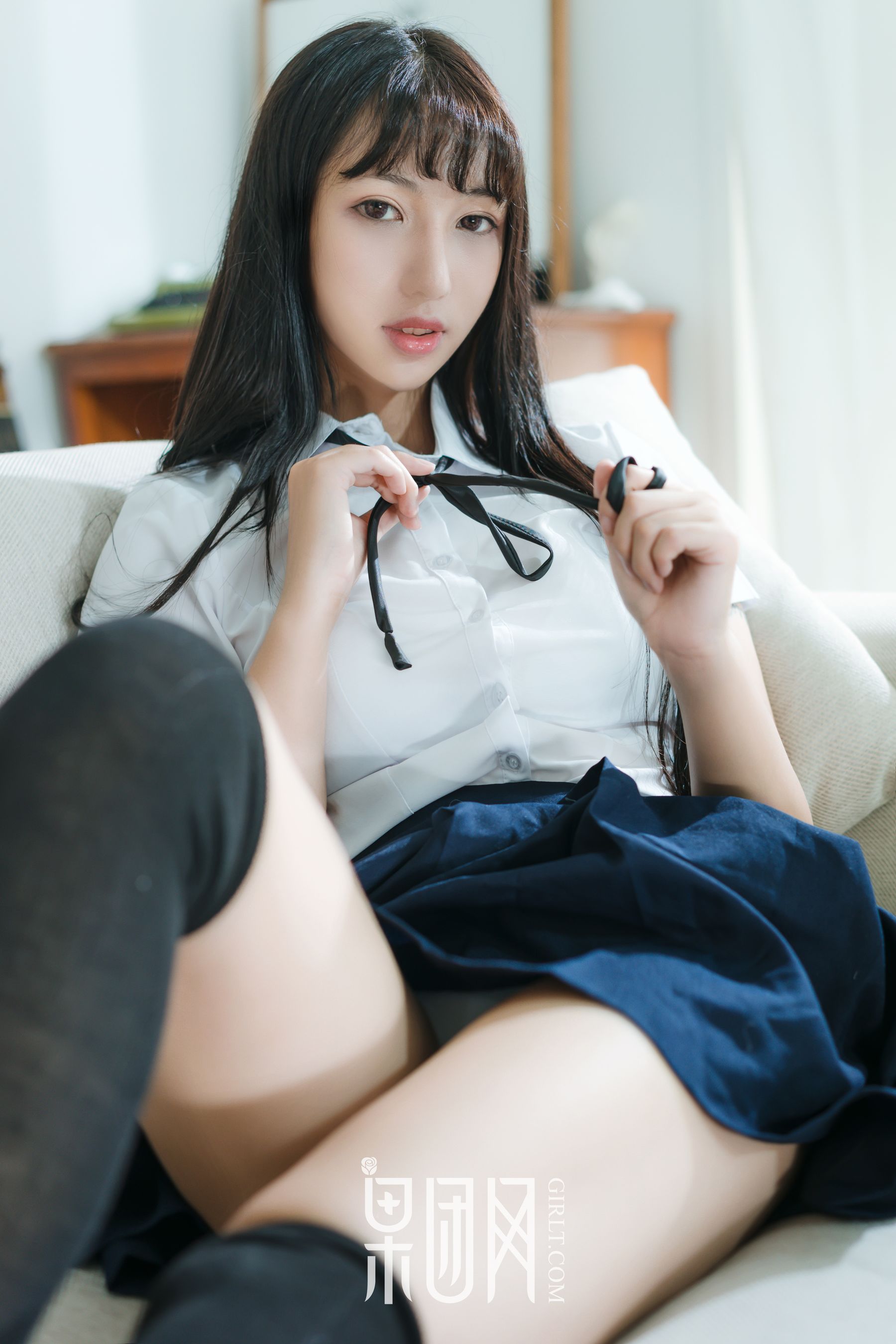 宓兔兔er《日系学生装 香肩翘臀vs裸背美腿》  No.047-图5