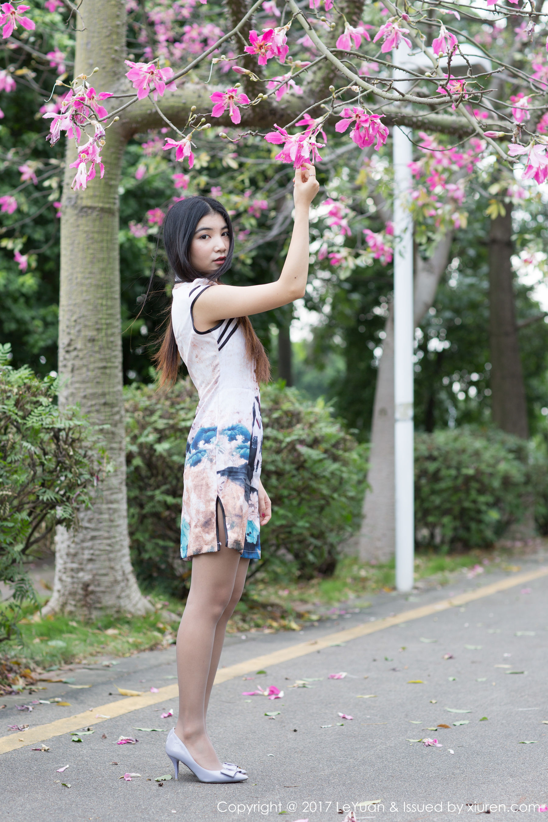 Winki絲女郎《外景和车拍美腿系列》  VOL.039-图1