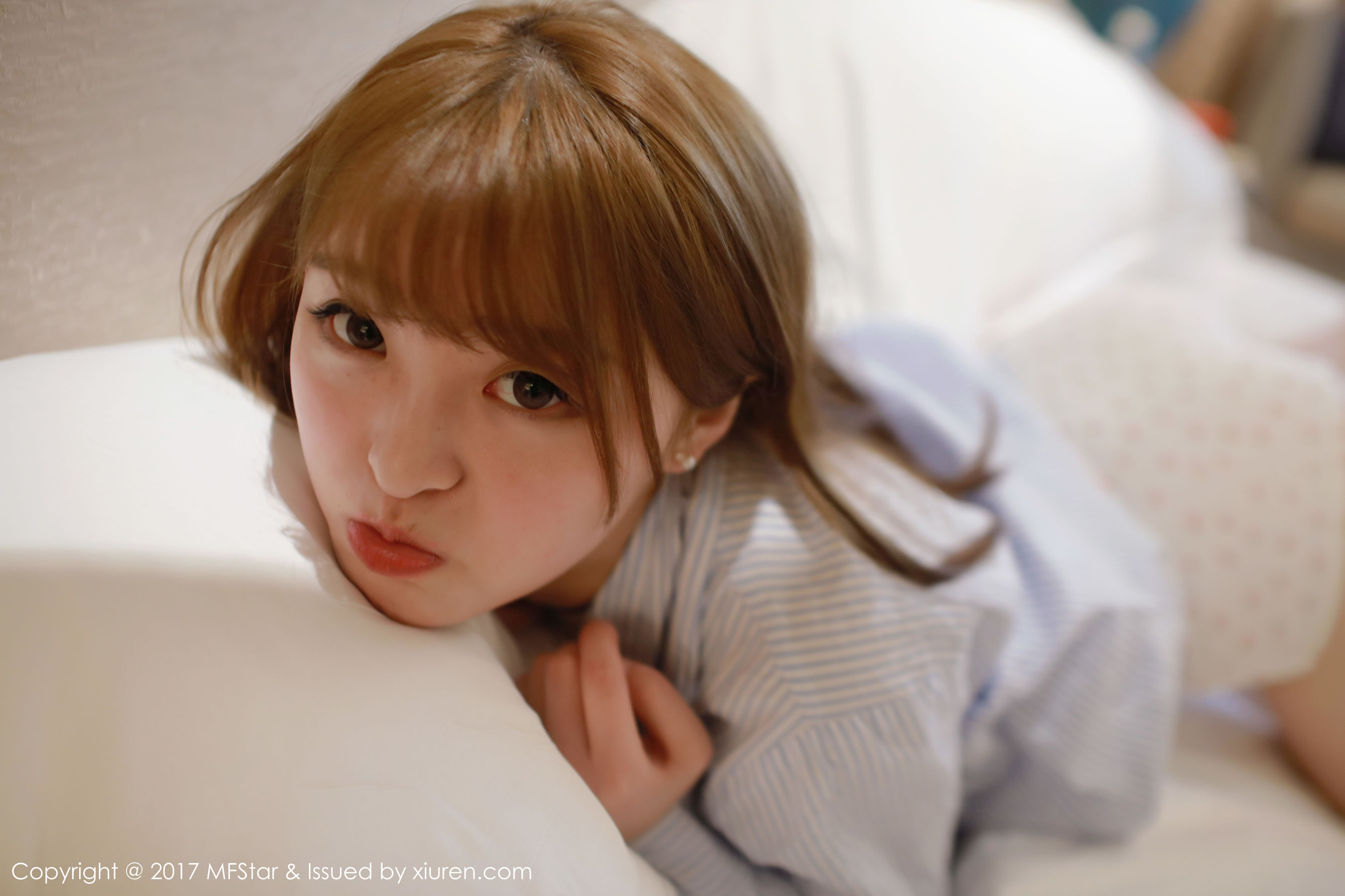 伊小七MoMo《草莓内裤+衬衫系列》  Vol.096-图12