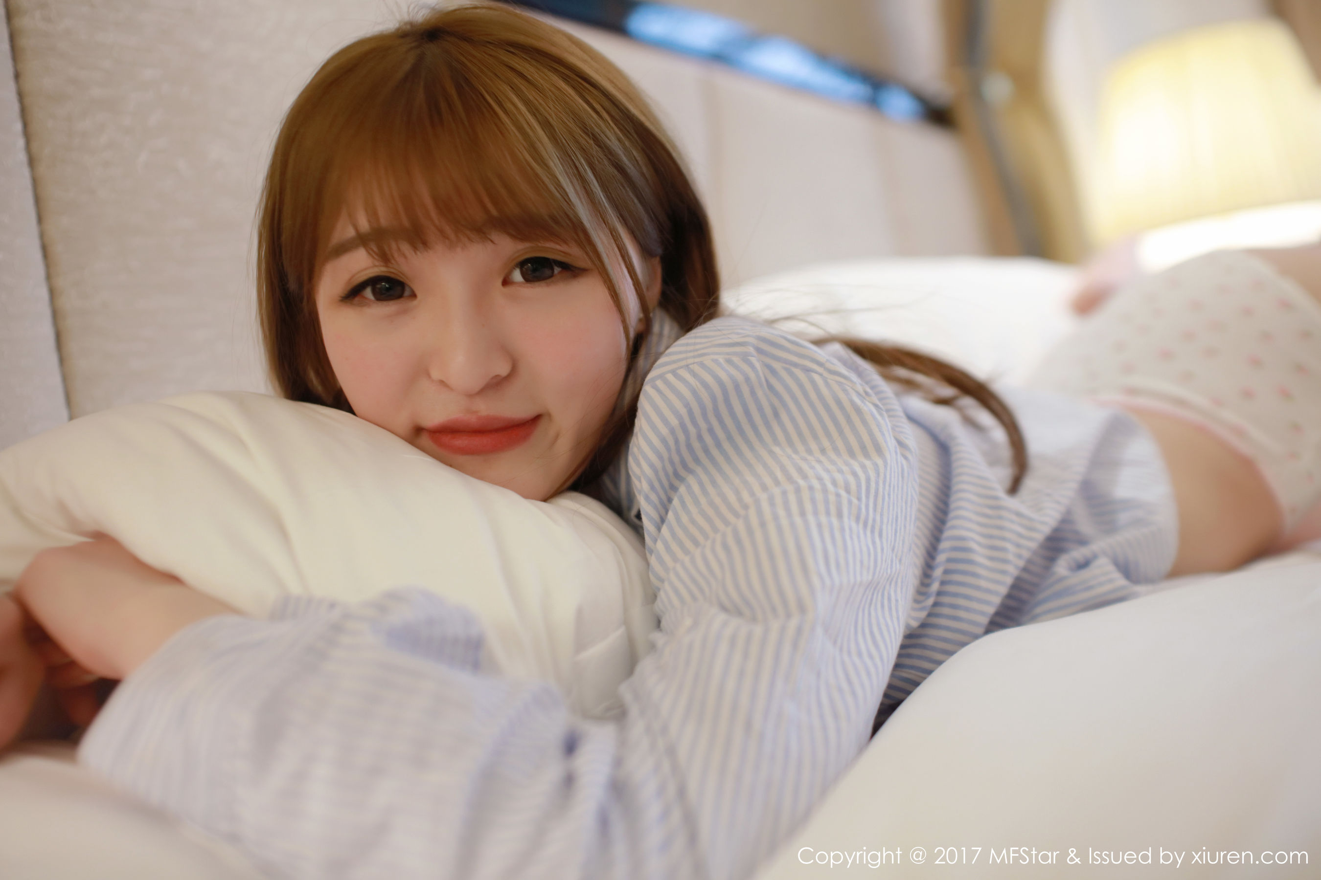 伊小七MoMo《草莓内裤+衬衫系列》  Vol.096-图13