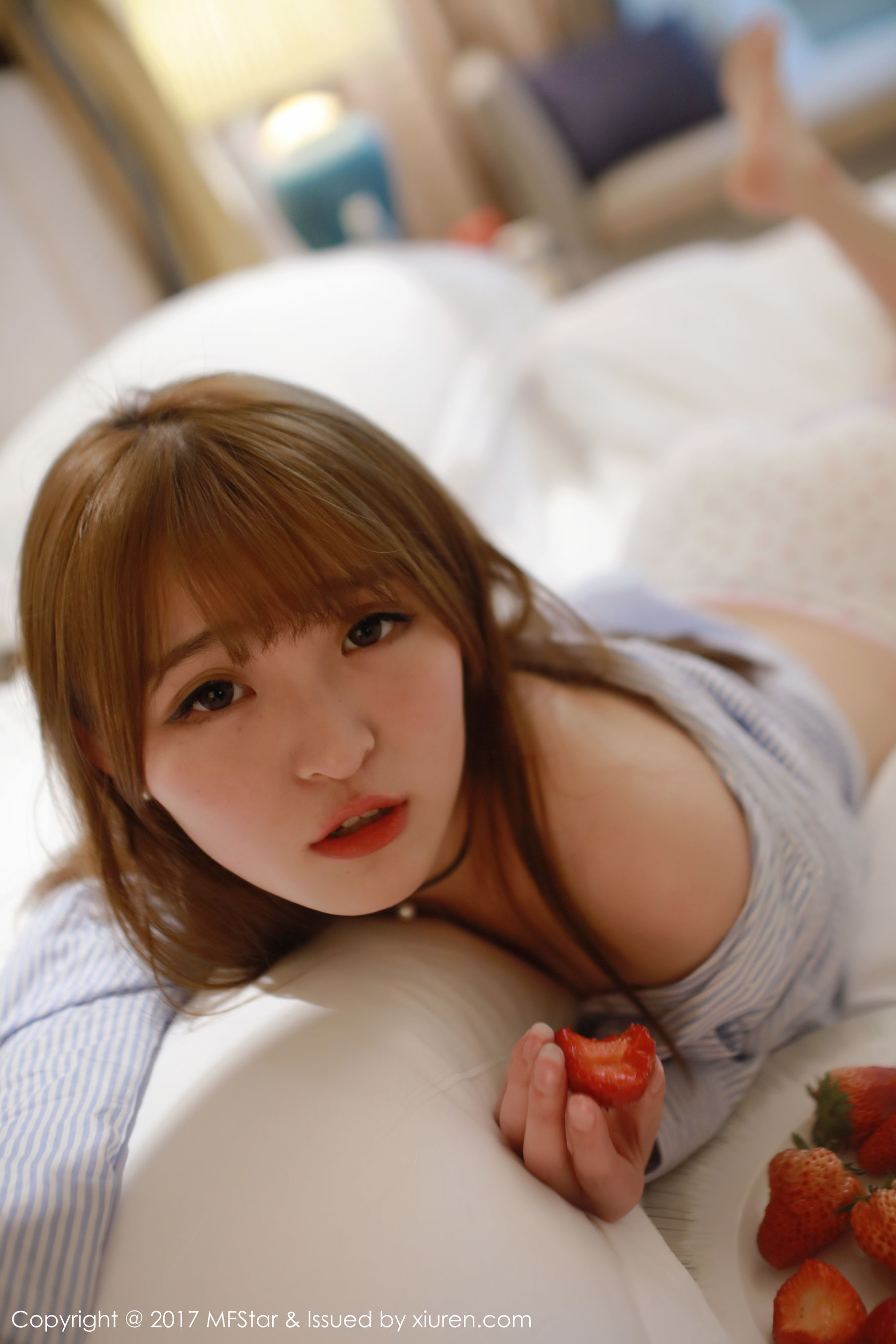 伊小七MoMo《草莓内裤+衬衫系列》  Vol.096-图22