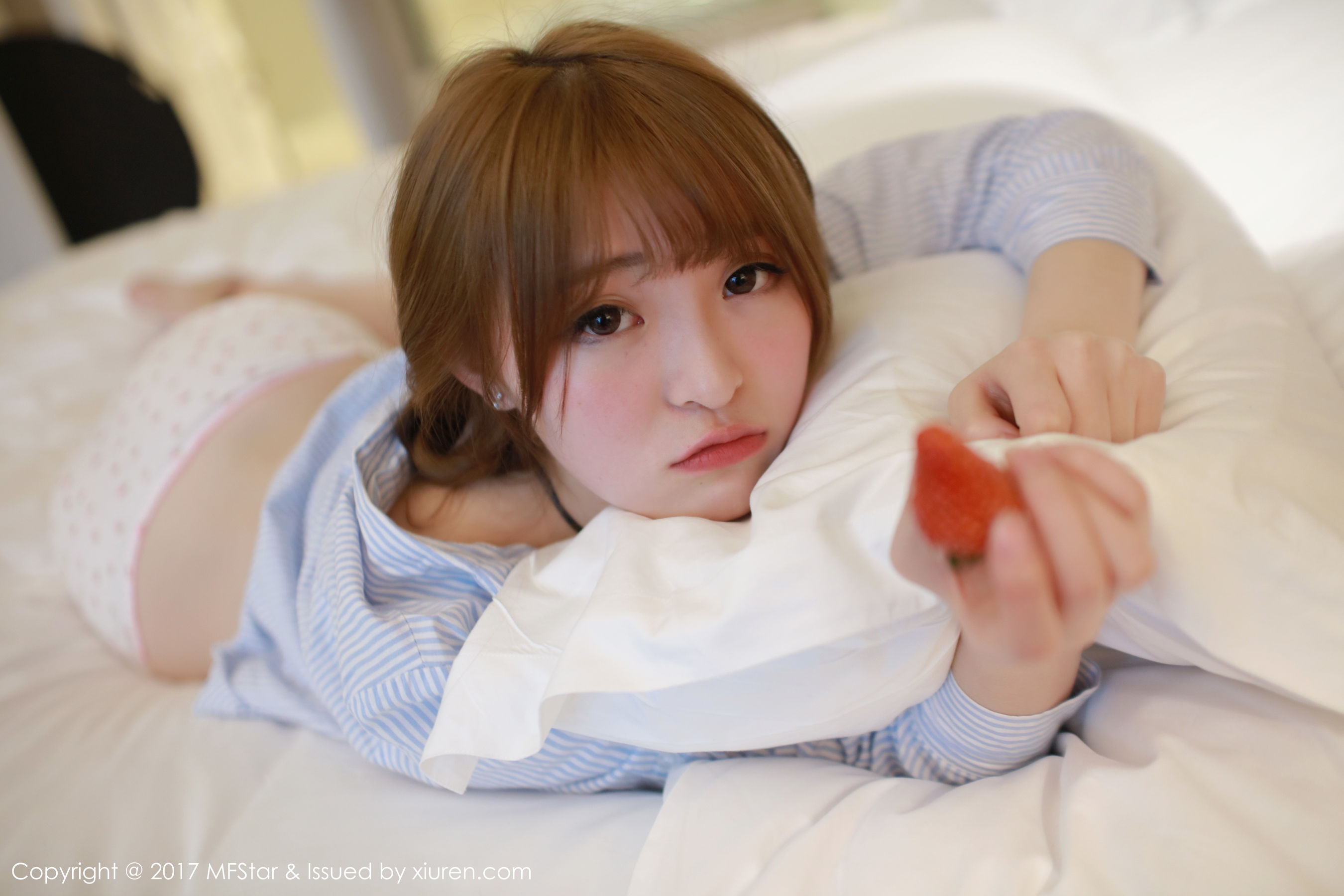 伊小七MoMo《草莓内裤+衬衫系列》  Vol.096-图42