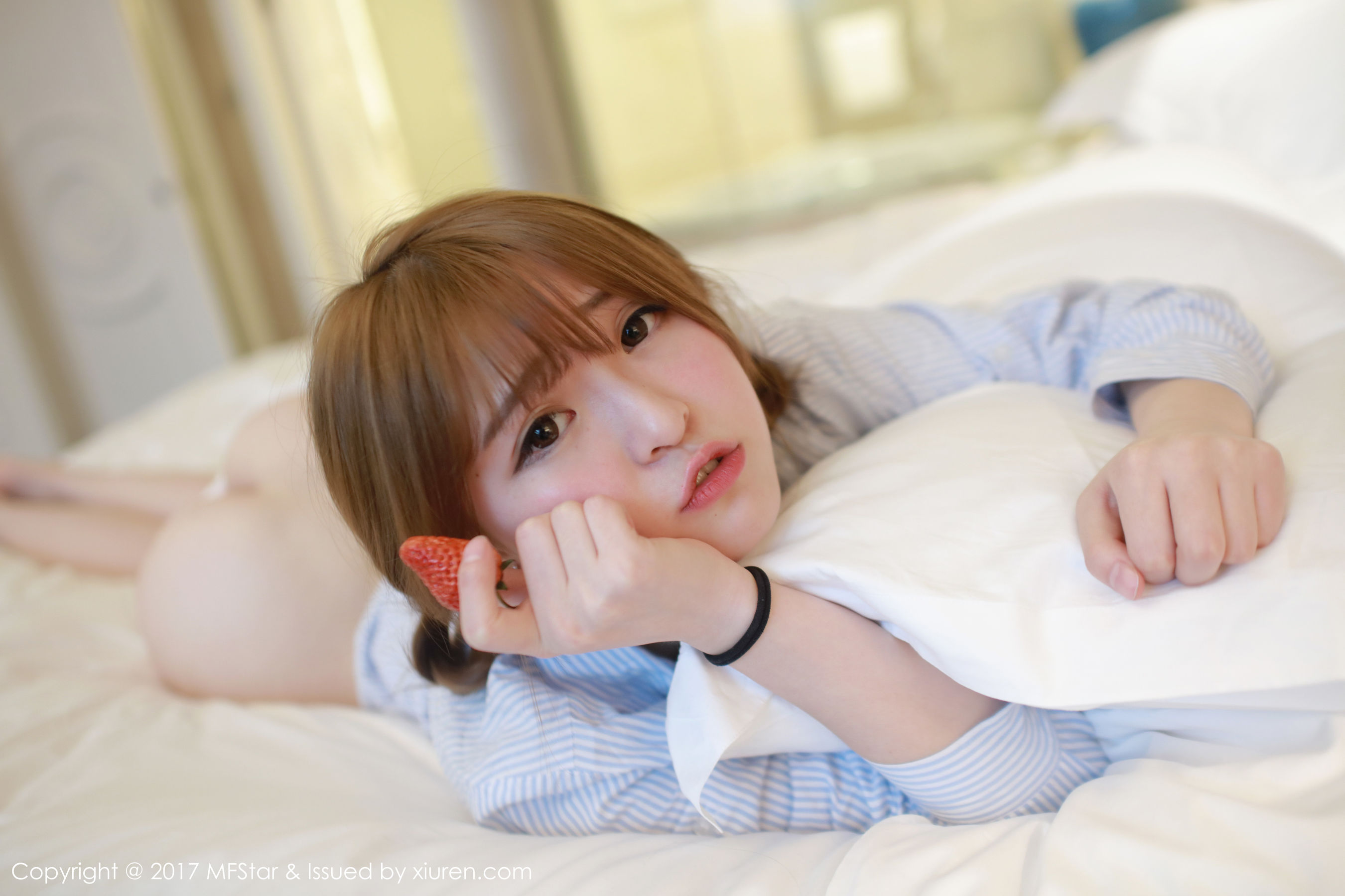伊小七MoMo《草莓内裤+衬衫系列》  Vol.096-图48