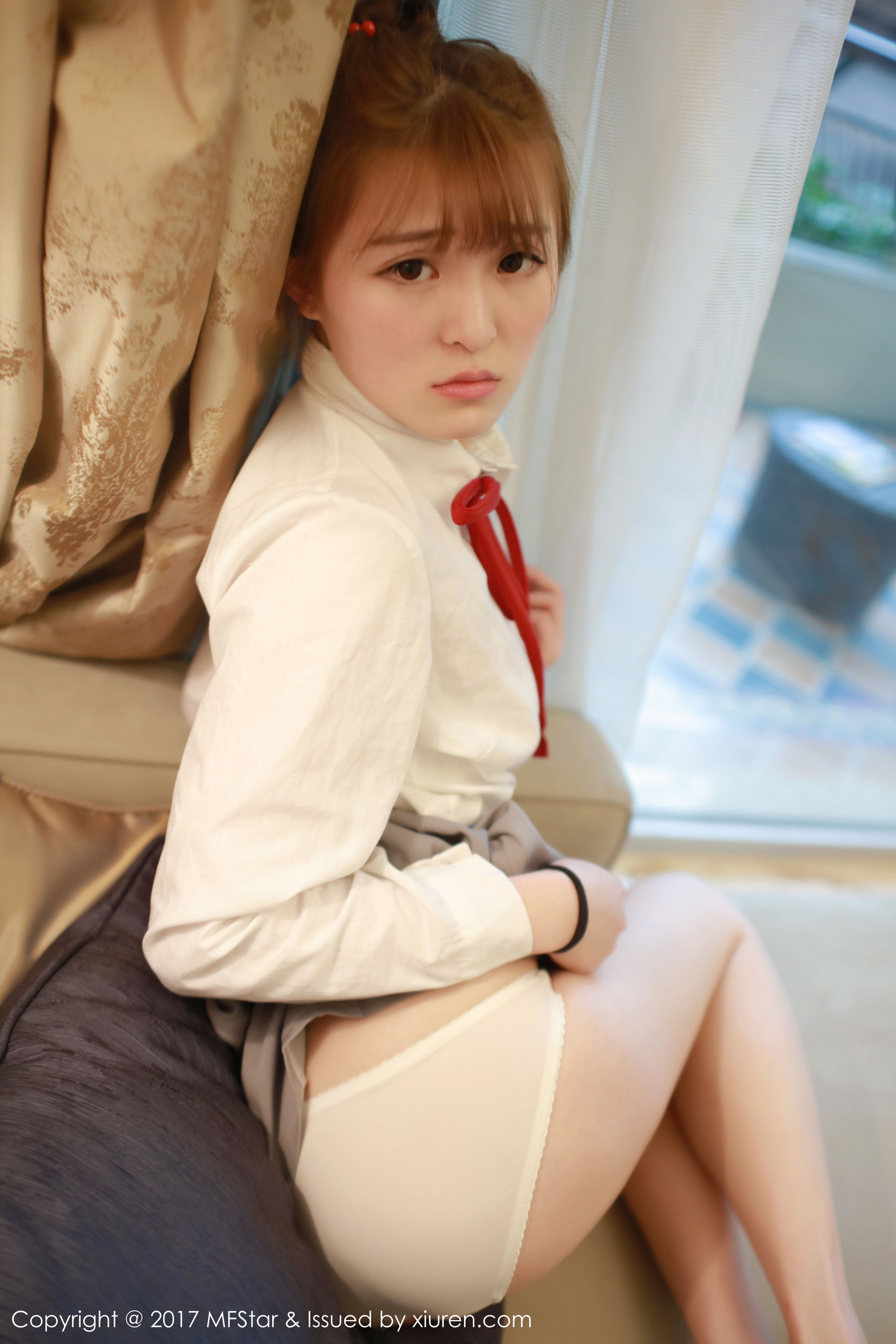 伊小七MoMo《学生装白衬衫+短裙系列》  Vol.098-图8