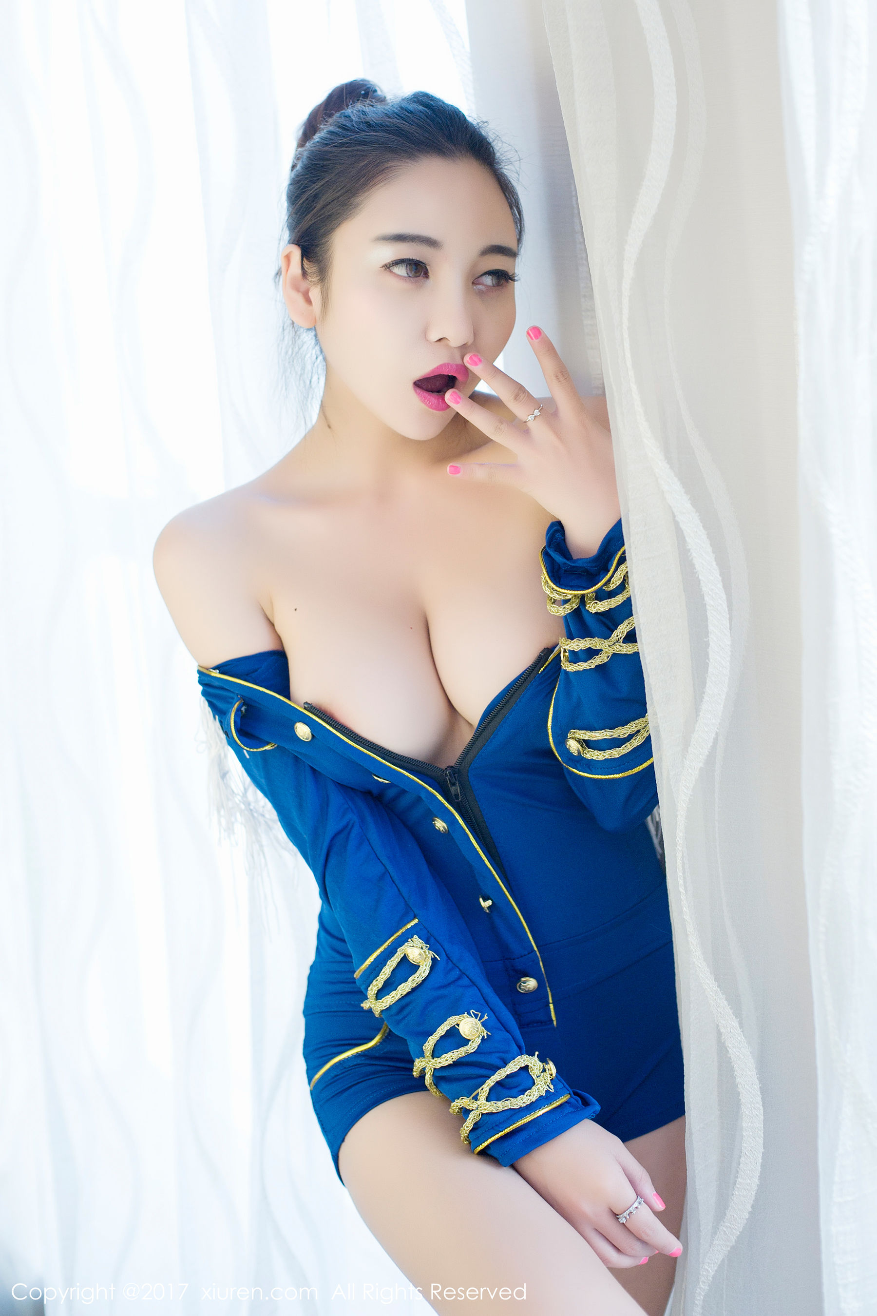 李梓熙《奶油全身图涂抹、夜店低胸制服》  No.677-图40