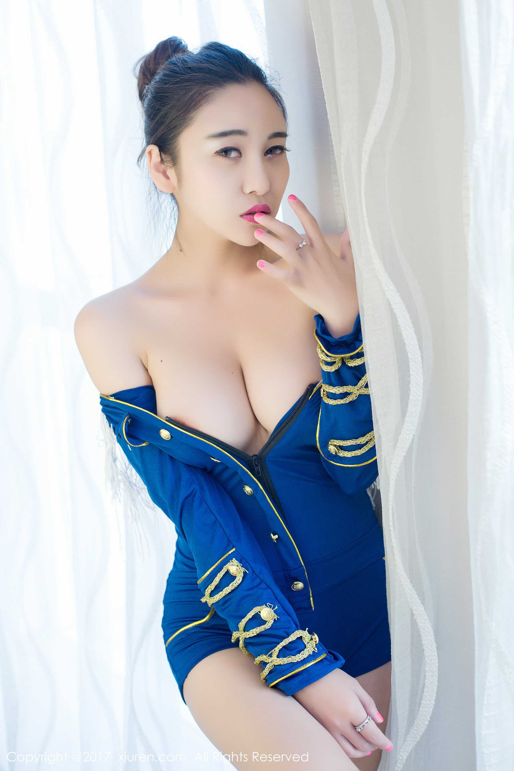李梓熙《奶油全身图涂抹、夜店低胸制服》  No.677-图41
