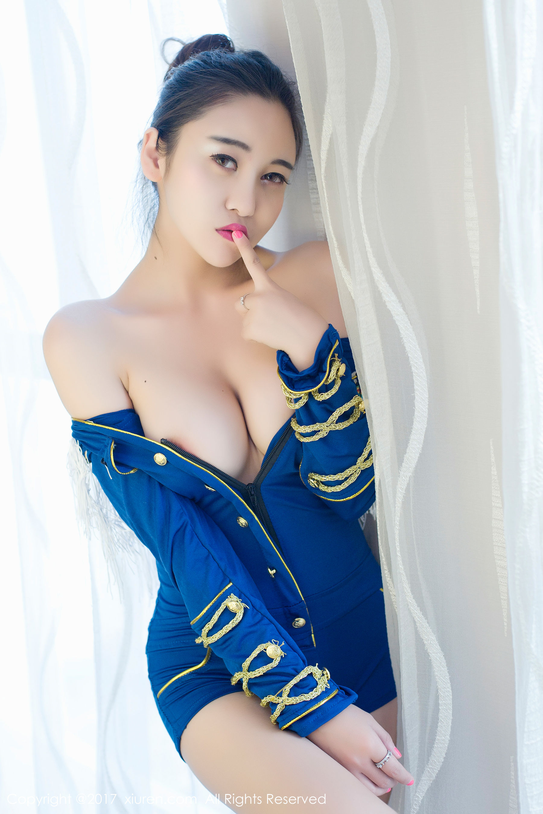 李梓熙《奶油全身图涂抹、夜店低胸制服》  No.677-图43