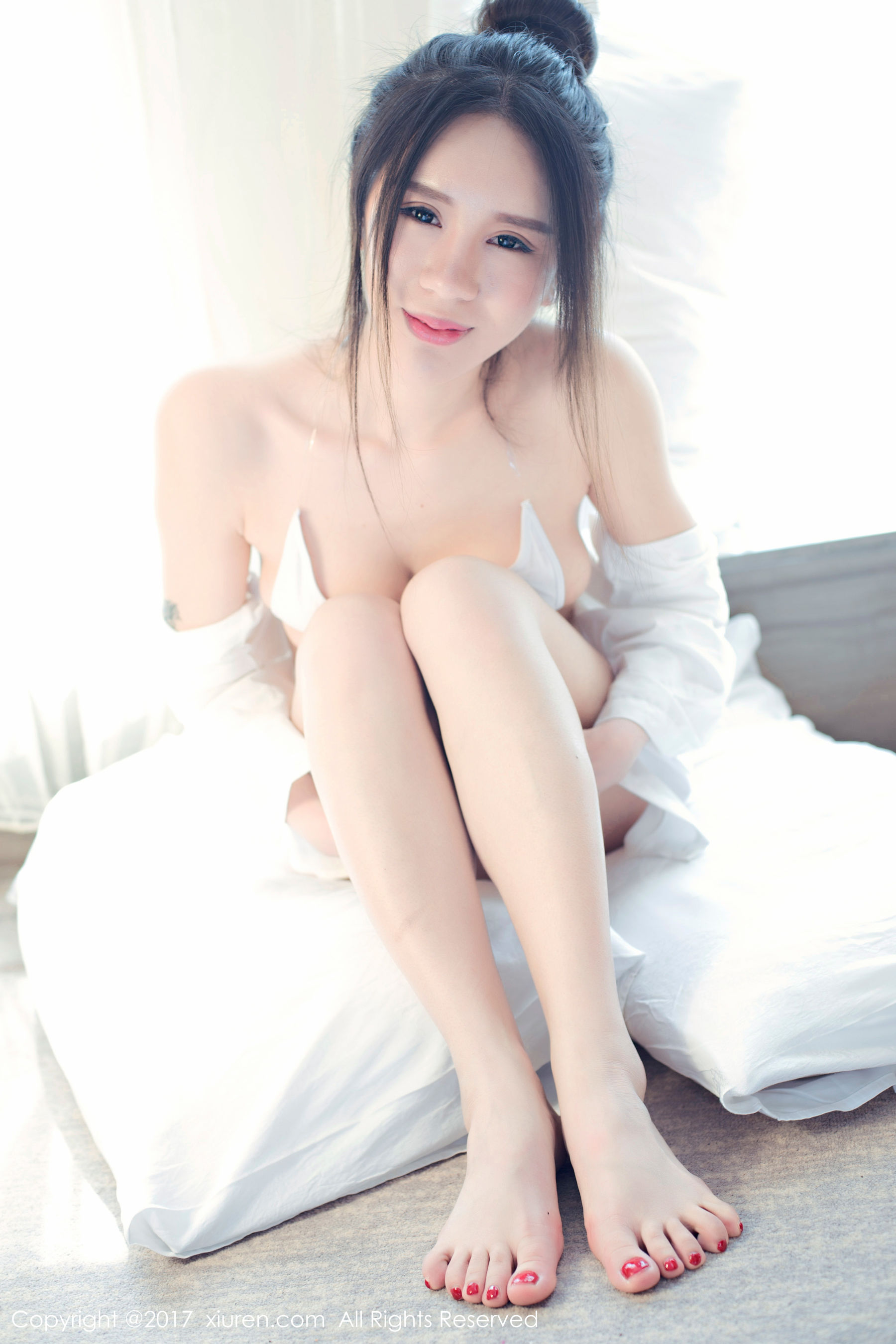 欧阳若依《白色比基尼和大尺度蕾丝女仆死库水》  No.715-图1