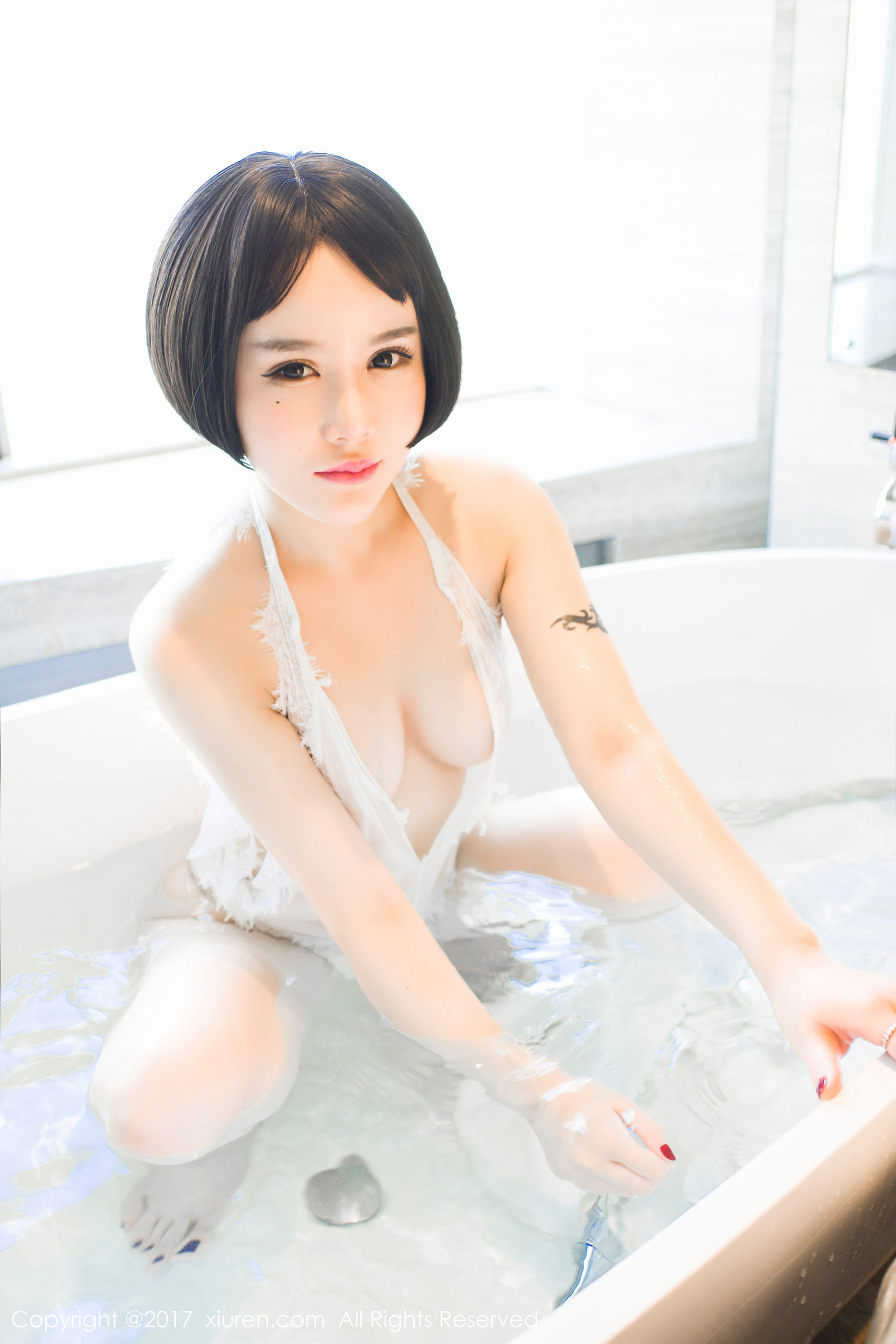 佑熙《蕾丝浴缸湿身+粉色绣花内衣》  No.770-图10