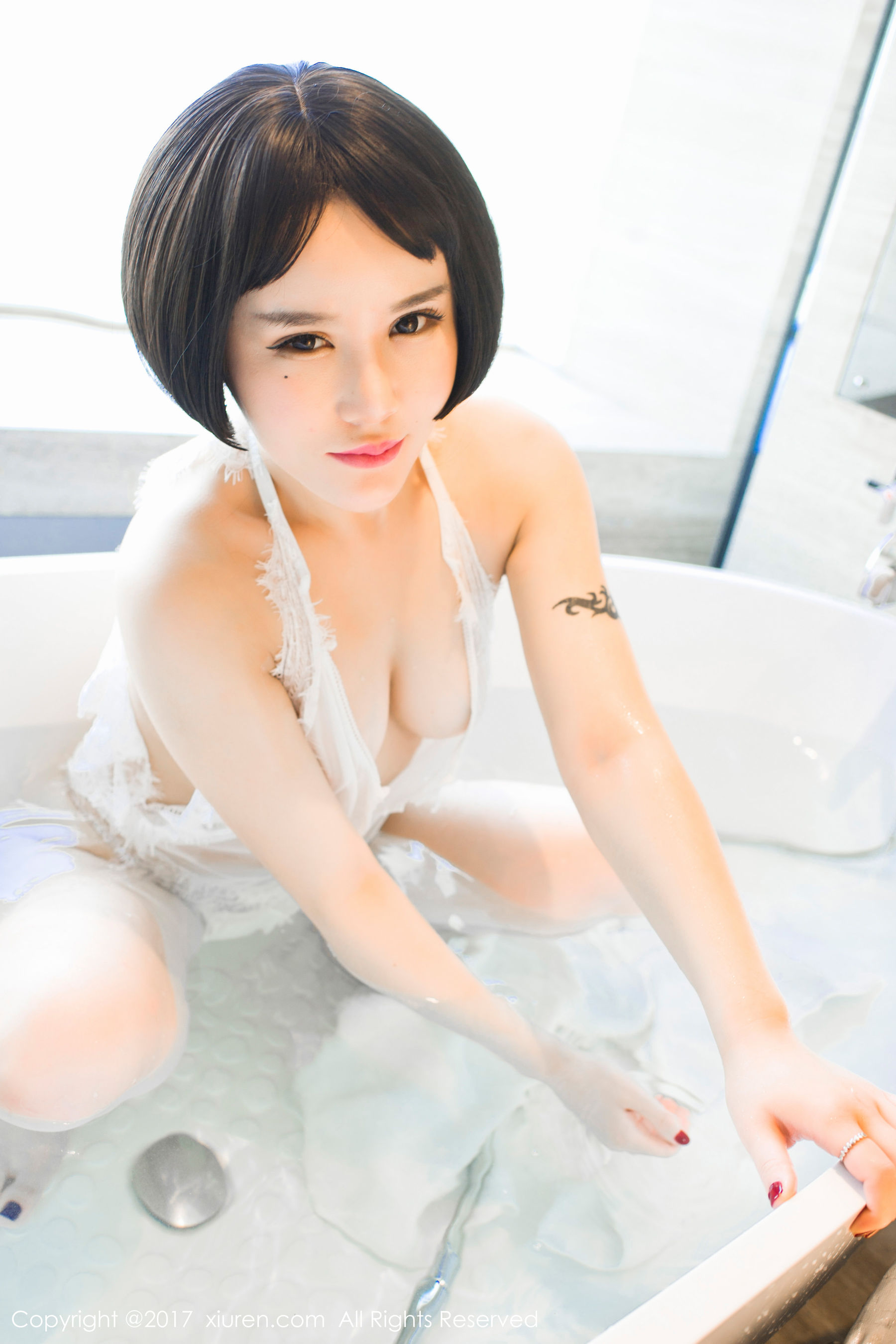 佑熙《蕾丝浴缸湿身+粉色绣花内衣》  No.770-图37