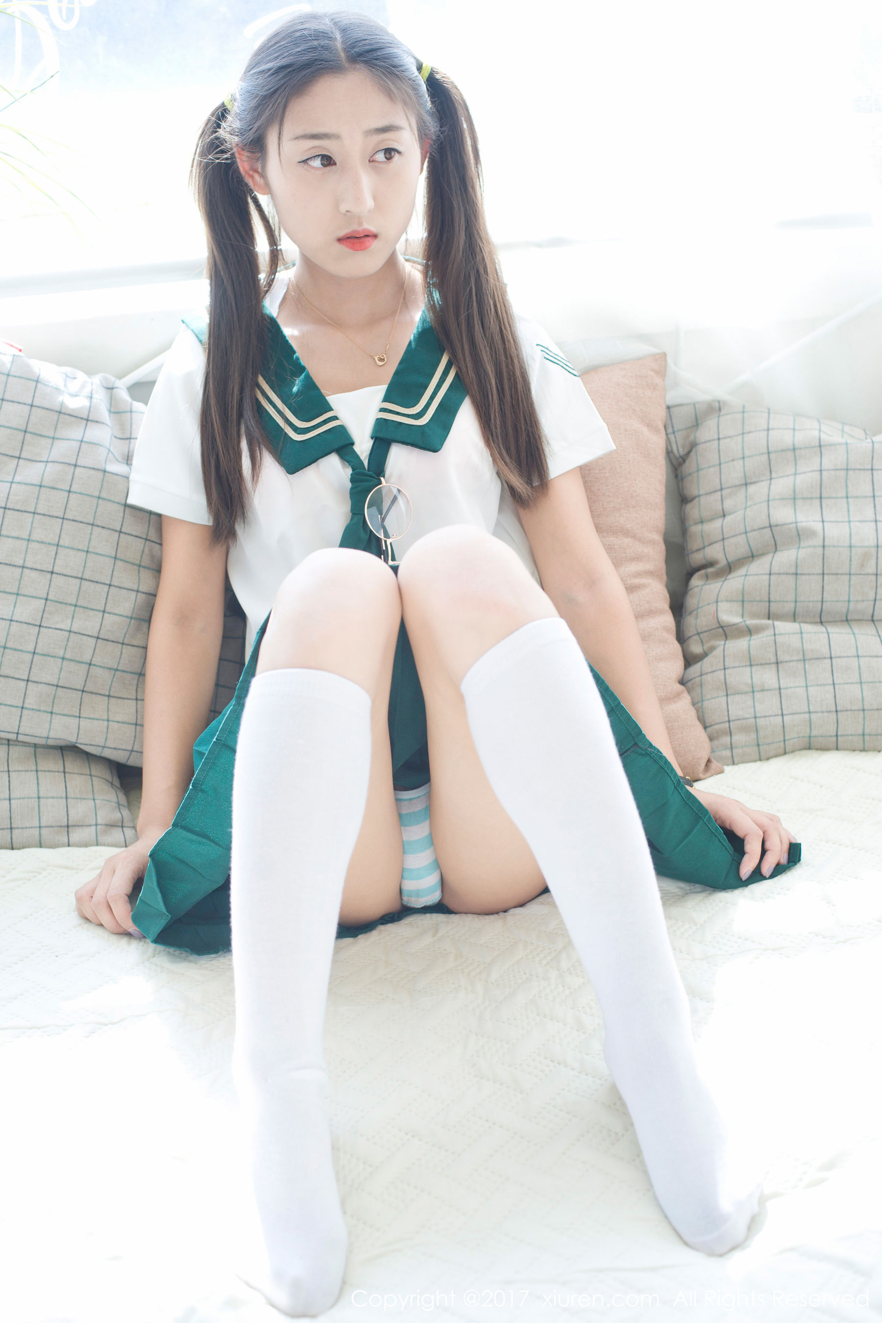 雨涵Iris《学生制服+花瓣内衣》  No.802-图8
