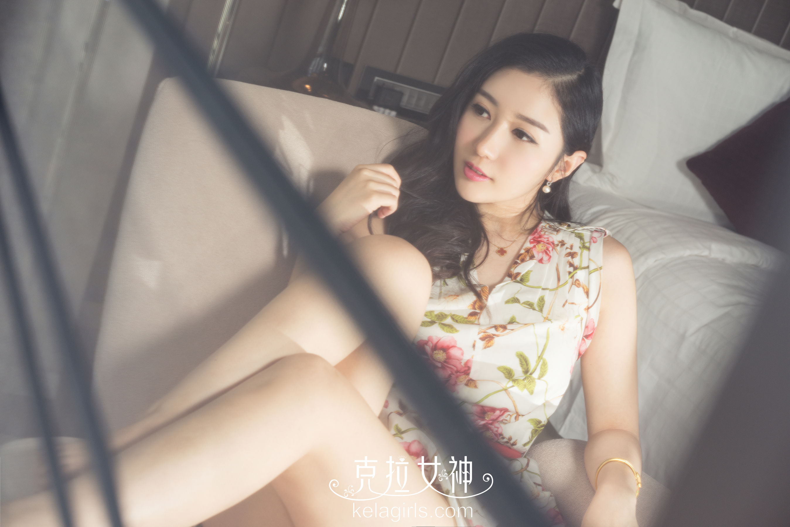 高子琁《春光乍泄》-图3