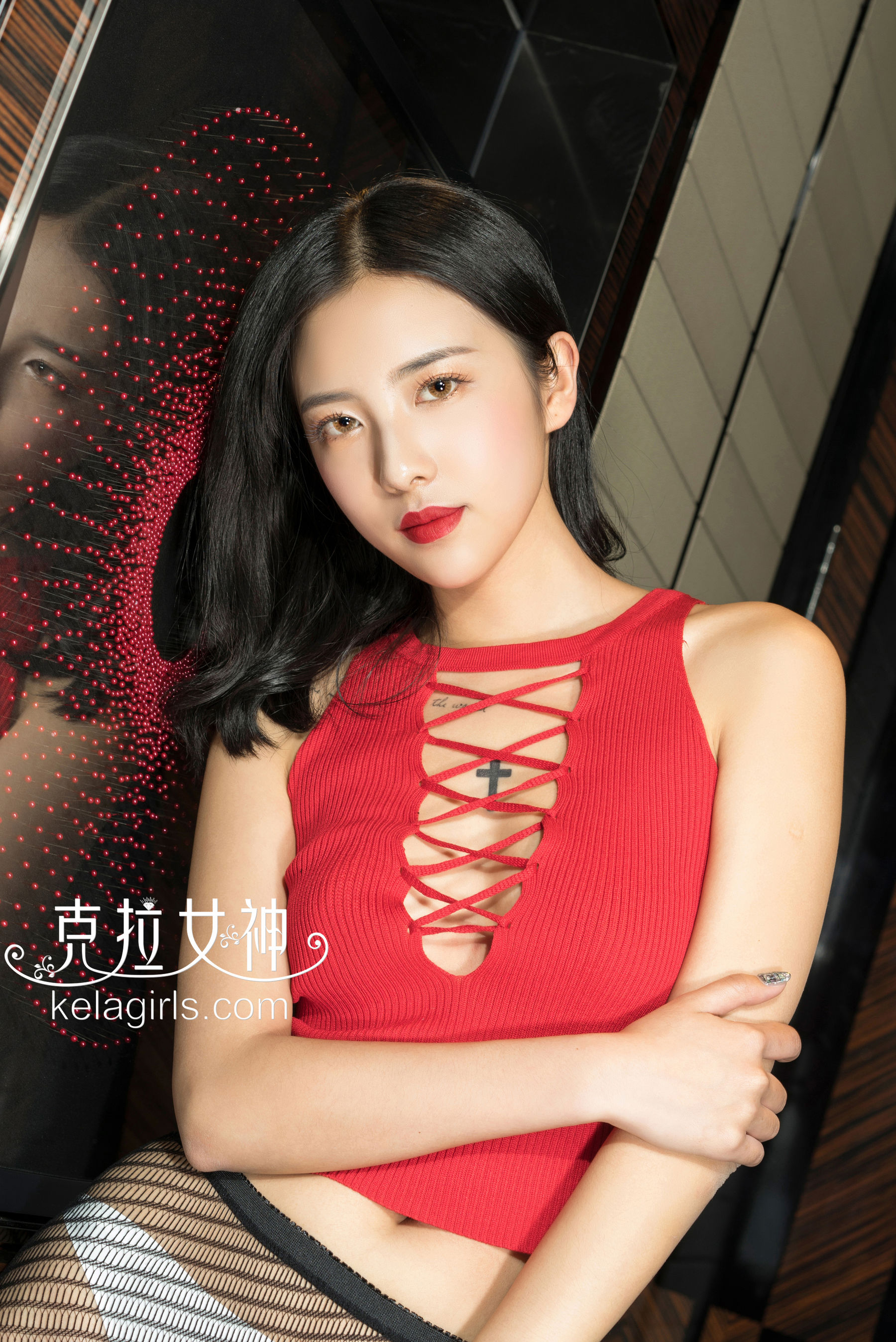 凌雪《缠丝绕网》-图1