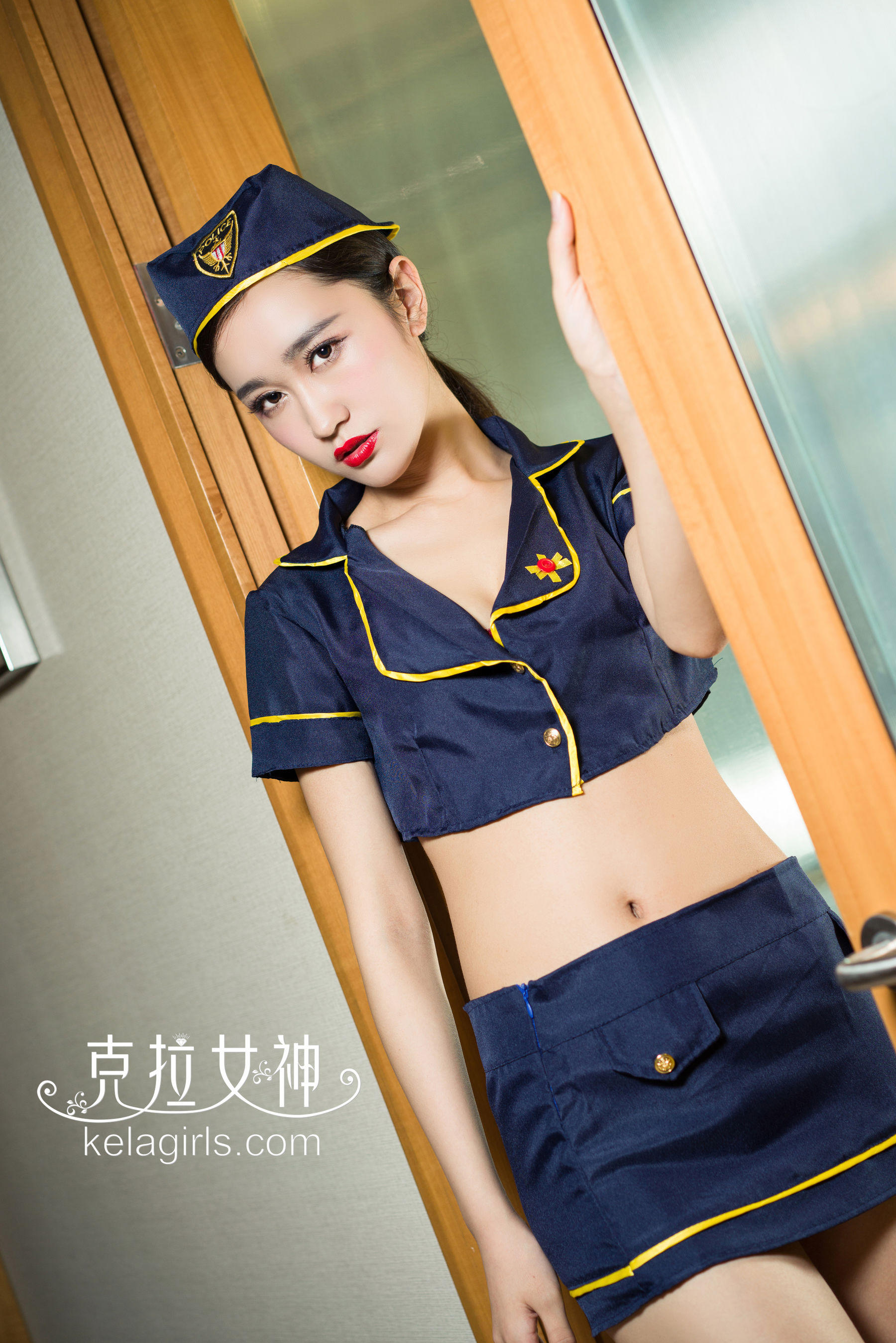 彤萱《空中监狱》-图0