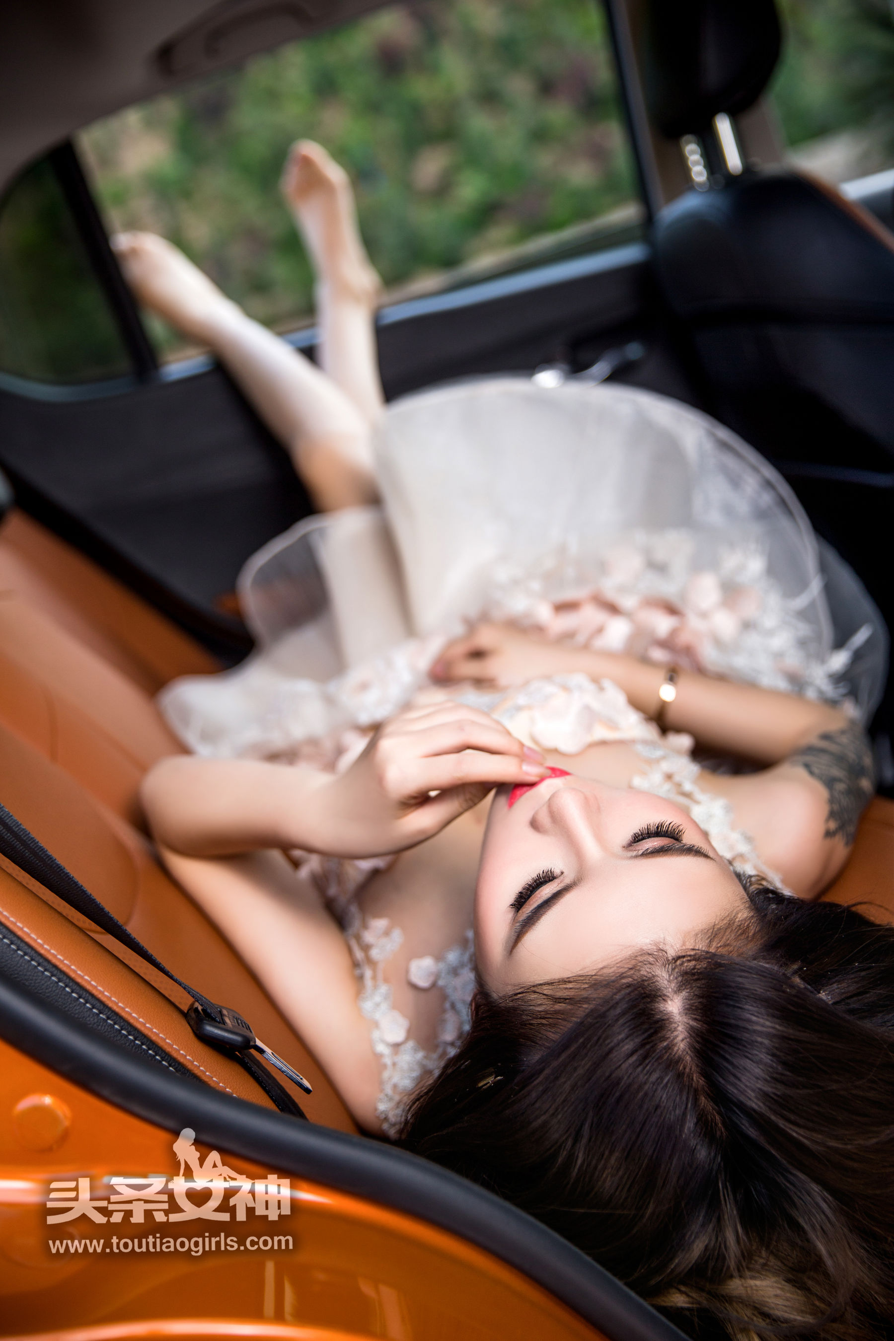 爱丽莎《小洋装 甜美媳妇》-图3