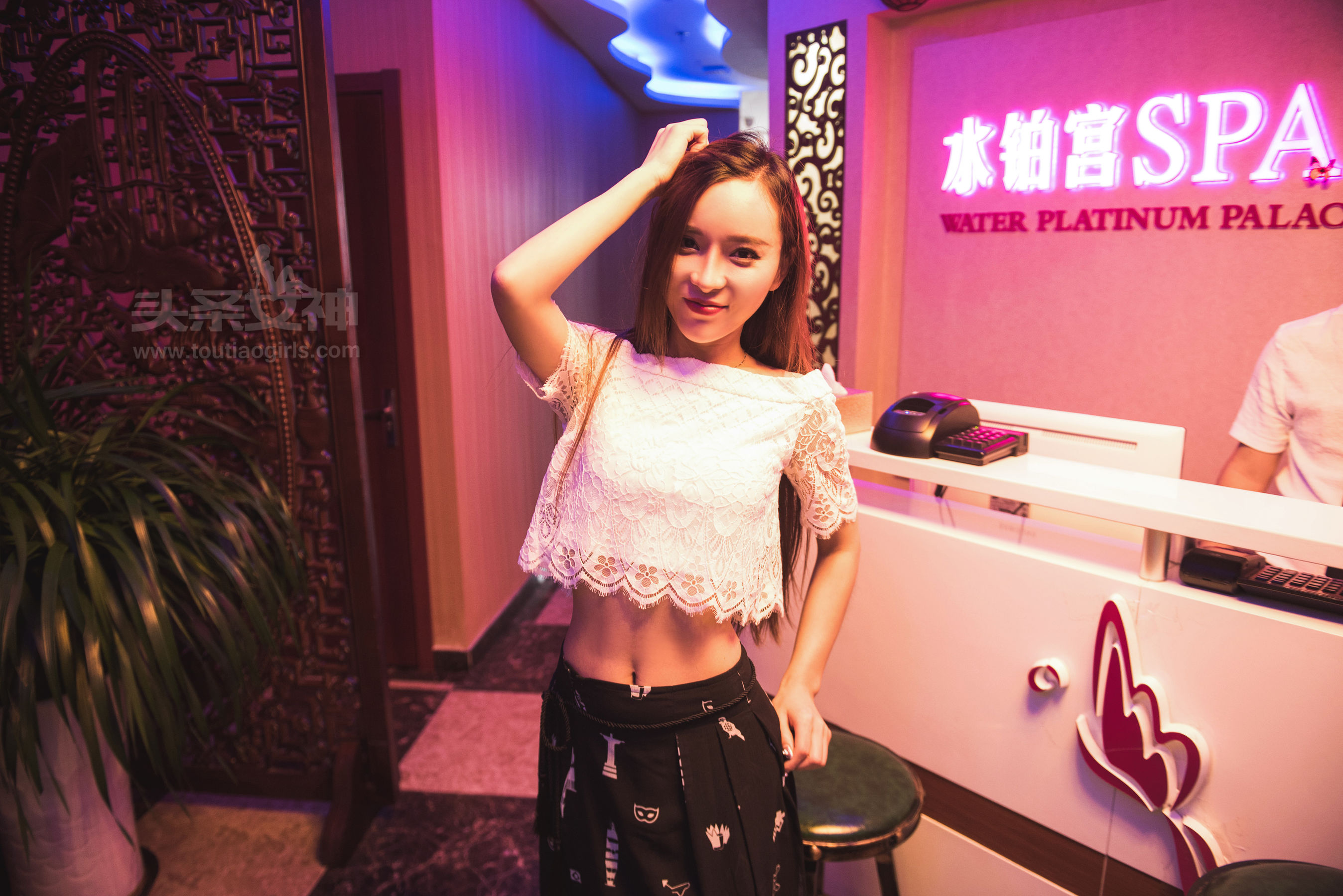 艾小青《女神探店水铂宫篇》-图1