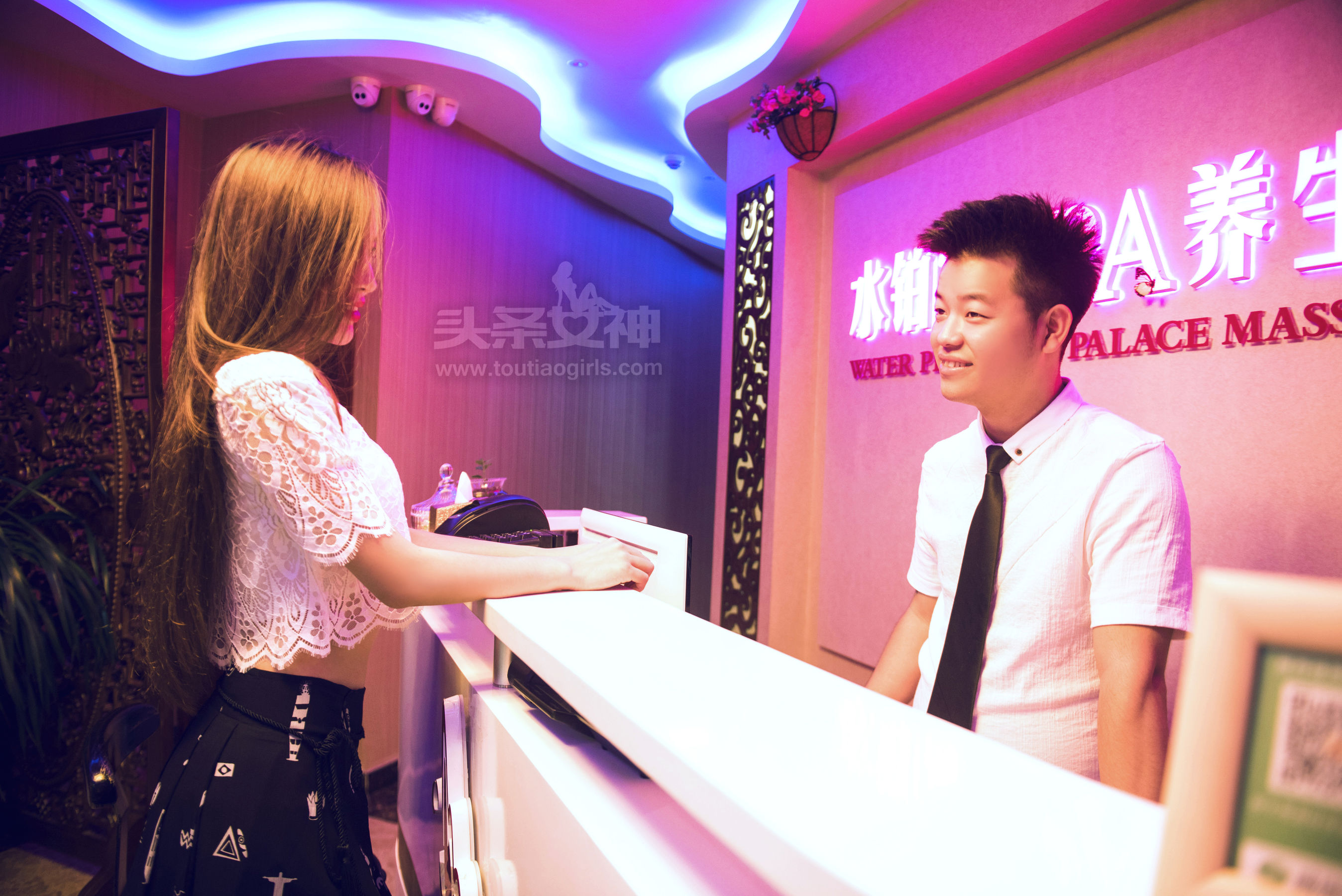 艾小青《女神探店水铂宫篇》-图2