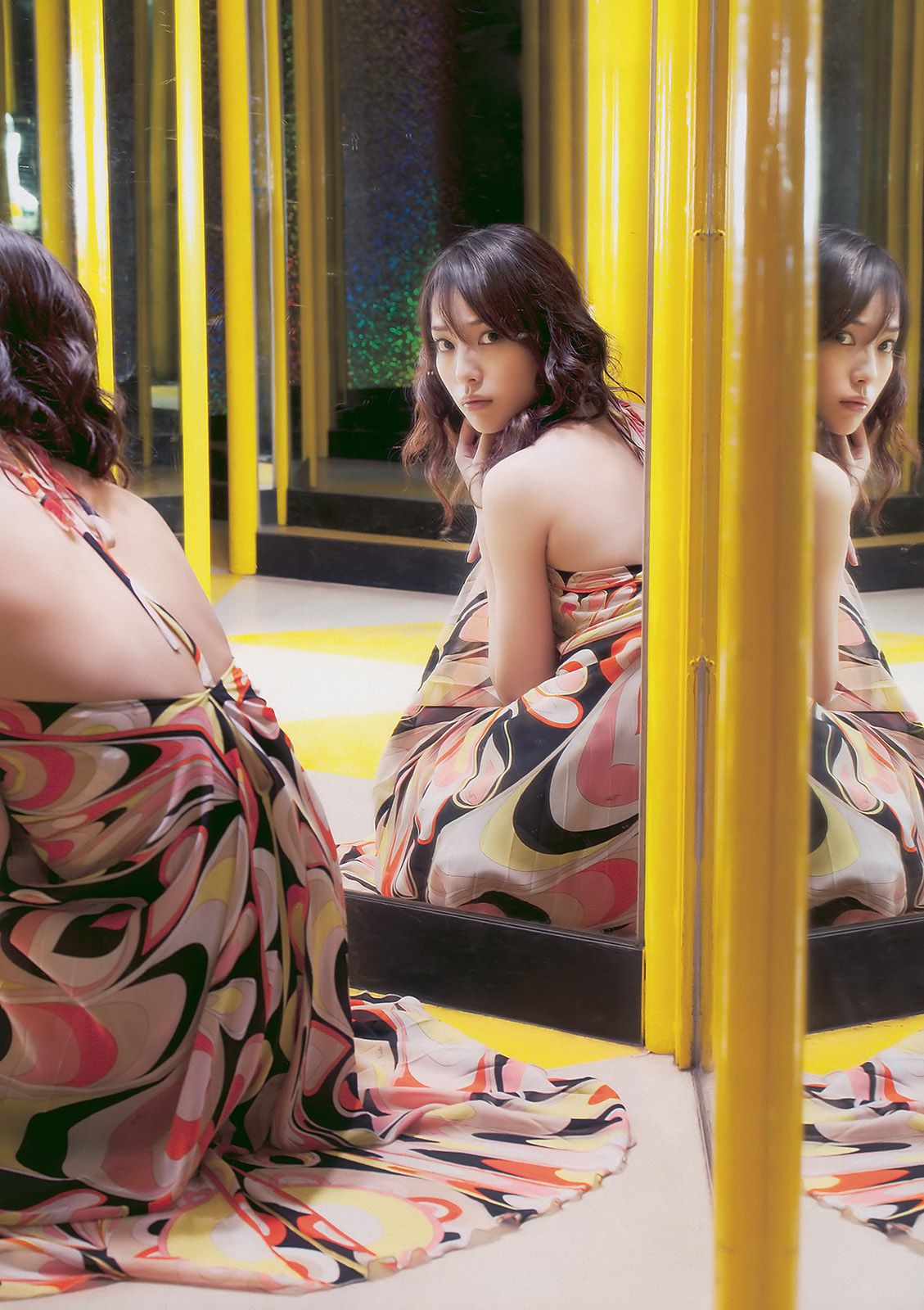 戸田恵梨香 谷桃子 小泉麻耶 板野友美 河西智美 高城亜樹 渡り廊下走り隊 原紗央莉  2010年No.12 写真杂志-图5