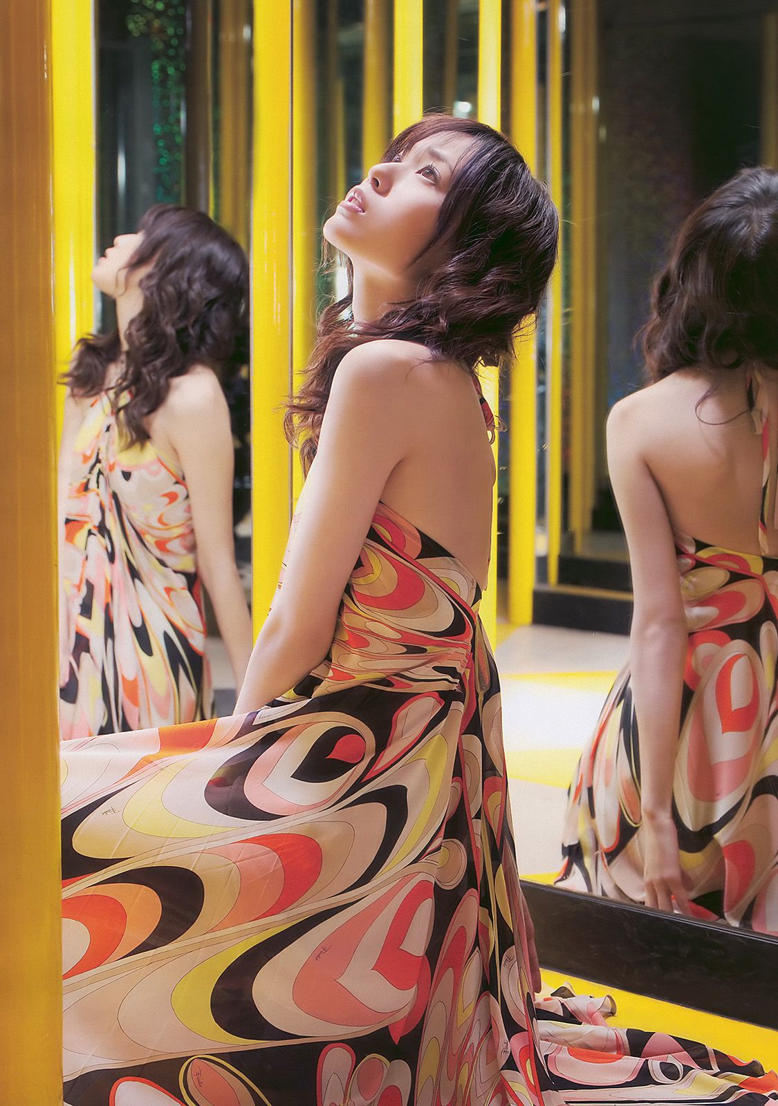 戸田恵梨香 谷桃子 小泉麻耶 板野友美 河西智美 高城亜樹 渡り廊下走り隊 原紗央莉  2010年No.12 写真杂志-图6