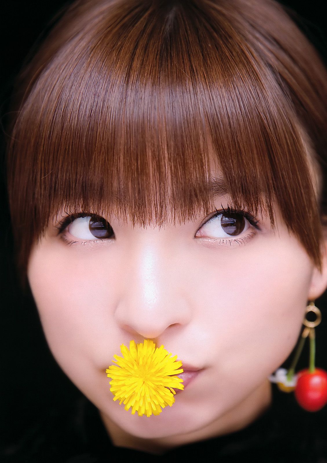 篠田麻里子 村上友梨 黒田有彩 大岛优子 山内铃兰 杉原杏璃  2011年No.25 写真杂志-图2