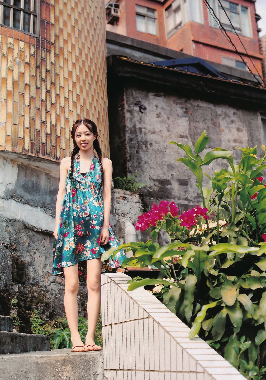 逢沢りな 绫乃美花 鞘师里保 スザンヌ 石田纱英子 森田美位子 安藤成子 村上友梨 松本さゆき 青島あきな  2011年No.37 写真杂志-图3