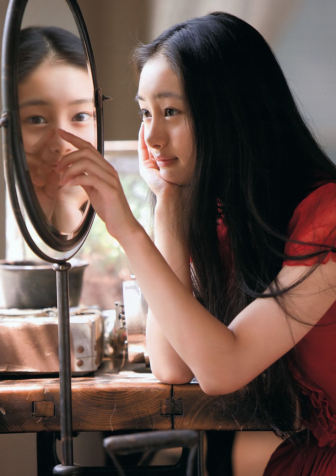 渡辺麻友 奥仲麻琴 佐武宇綺 松井玲奈 すみれ 忽那汐里  2012年No.11 写真杂志-图28