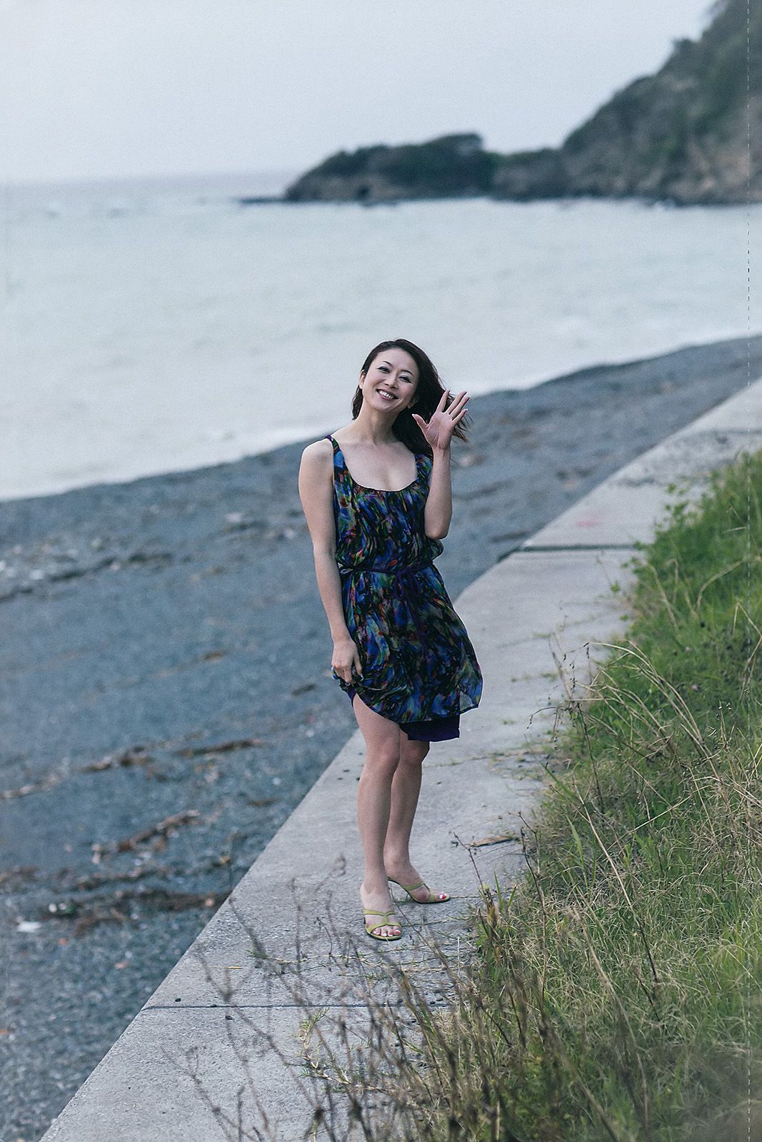 渡辺麻友 美咲アヤカ 奥仲麻琴 橋本愛 紗倉まな 谷岡恵里子 田中雅美  2012年No.32 写真杂志-图41