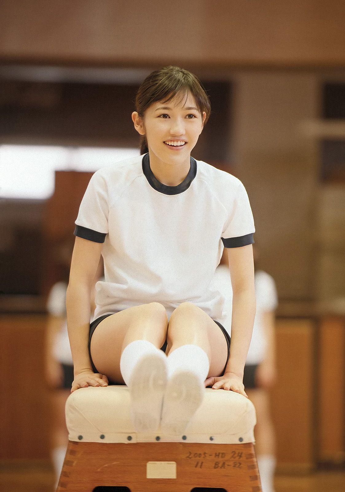 渡辺麻友 ゆうみ 森崎友紀 和田彩花 福田花音 水田芙美子 愛川ゆず季 酒井千佳  2013年No.17 写真杂志-图2