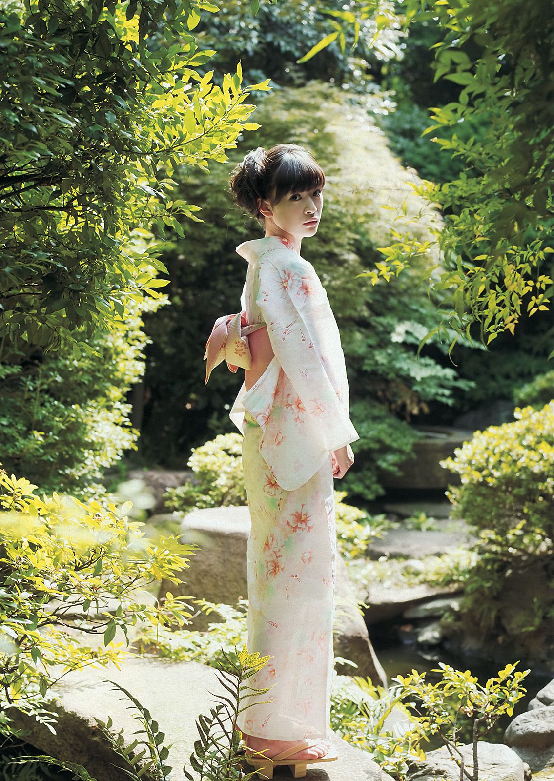 安達祐実 優希美青 志田友美 中村静香 蓮佛美沙子 松川佑依子 柴田阿弥  2013年No.37 写真杂志-图11