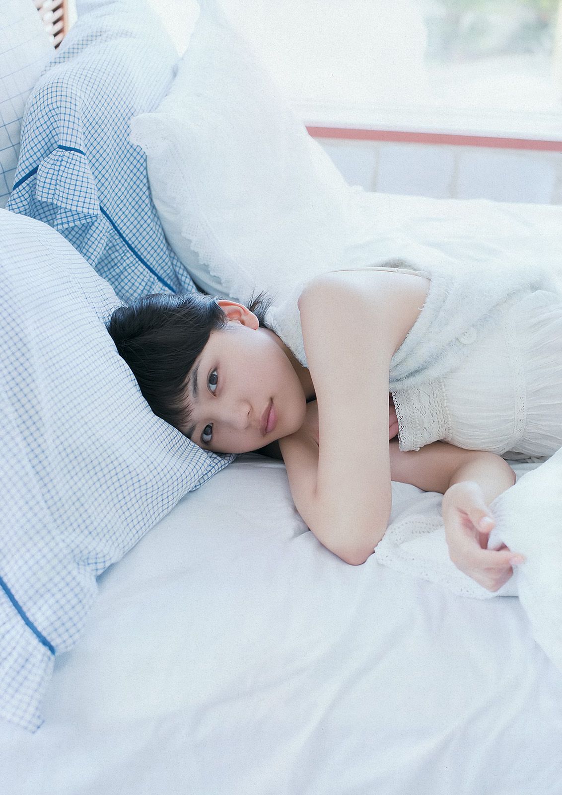 柏木由紀 川口春奈 志田友美 堀未央奈 杏さゆり 西田麻衣  2013年No.43 写真杂志-图9