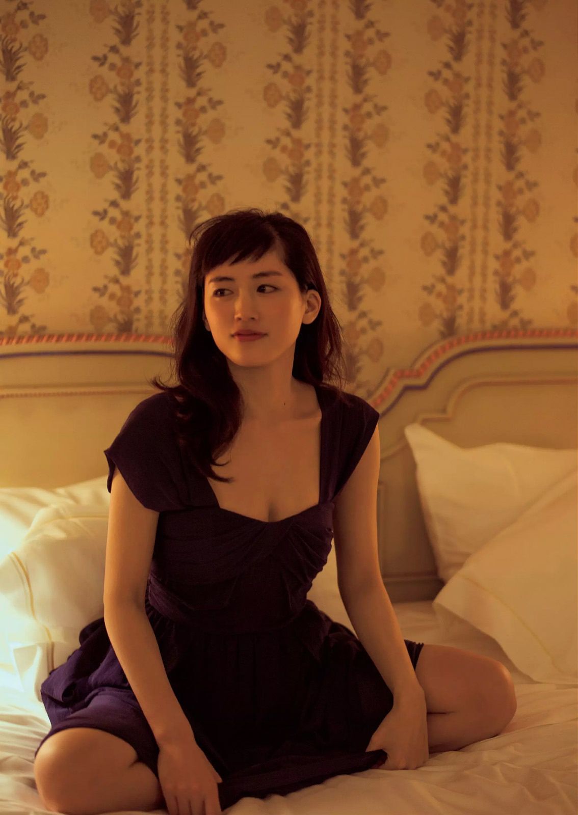 綾瀬はるか 道重さゆみ 内田理央 志田友美 西野七瀬 小林麗菜 安達祐実 及川奈央  2014年No.43 写真杂志-图5