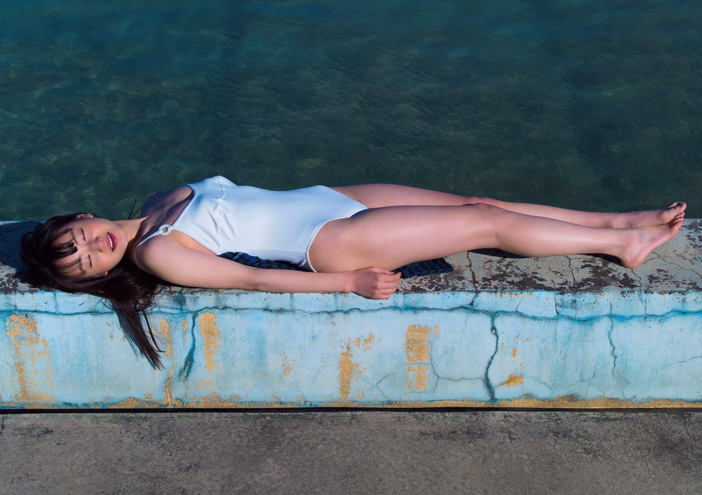 柏木由紀 星名美津紀 志田友美 秋月成美 松井愛莉 山地まり 安久澤ユノ 山根千佳 八反安未果 江口亜衣子  2015年No.11 写真杂志-图10