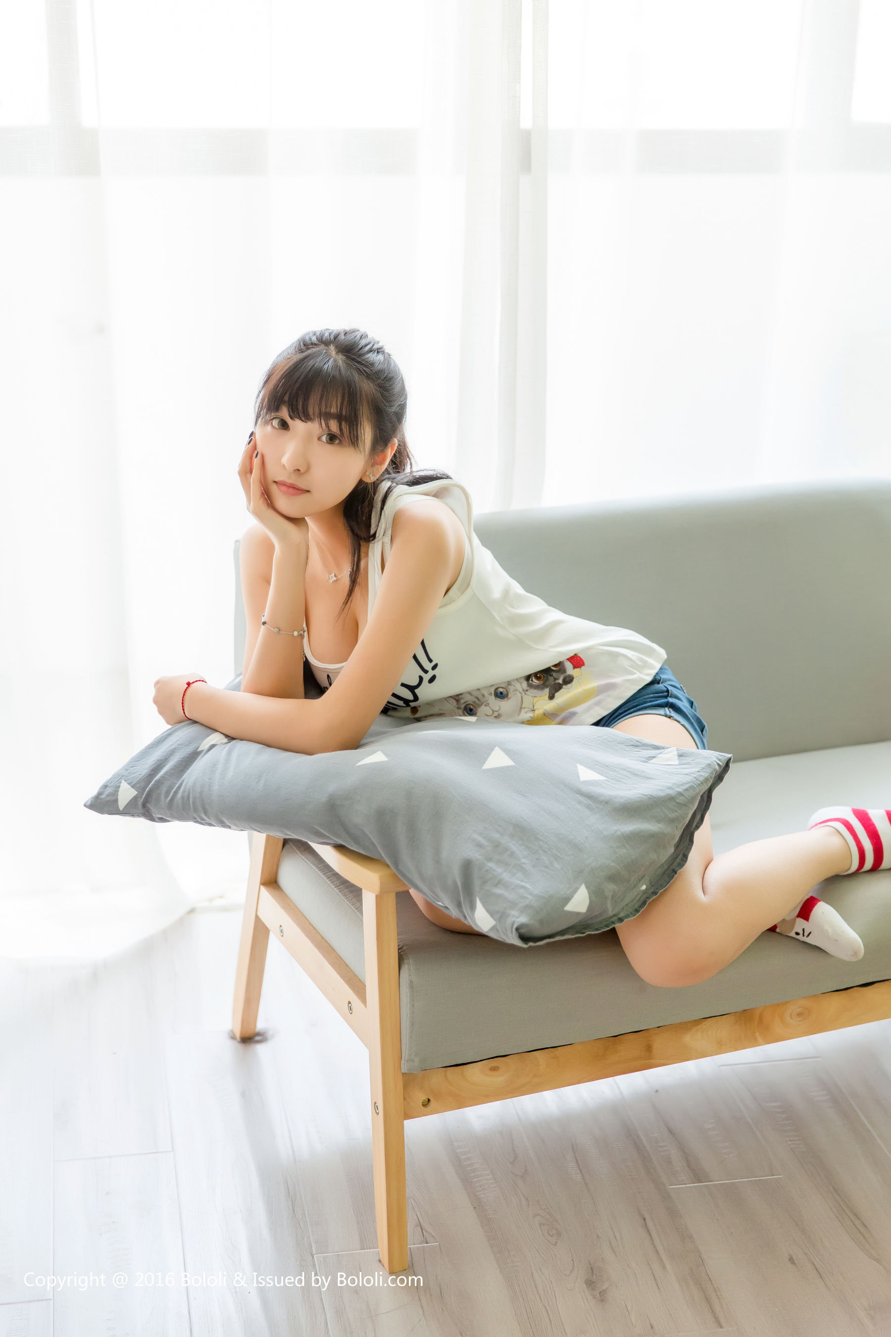 周闻《遐想少女球球的空间》  KIM001-图8