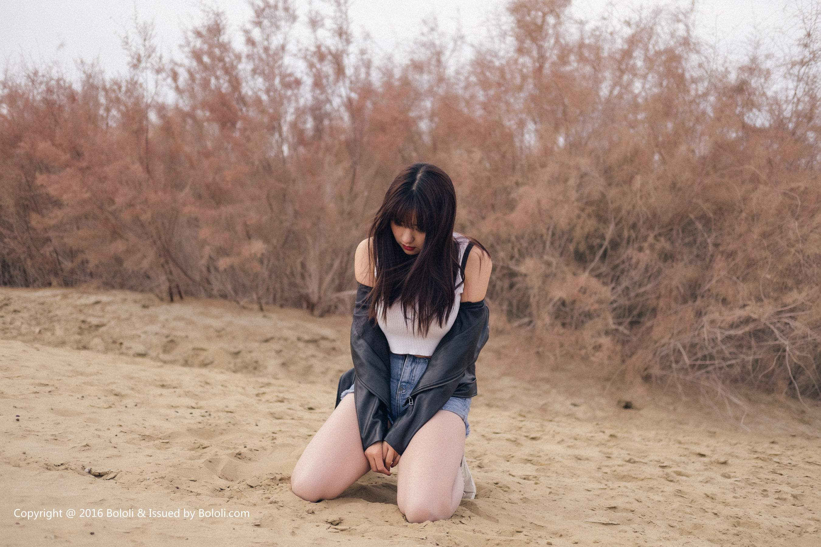 周闻/球球《沙漠机车女》  KIM010-图3