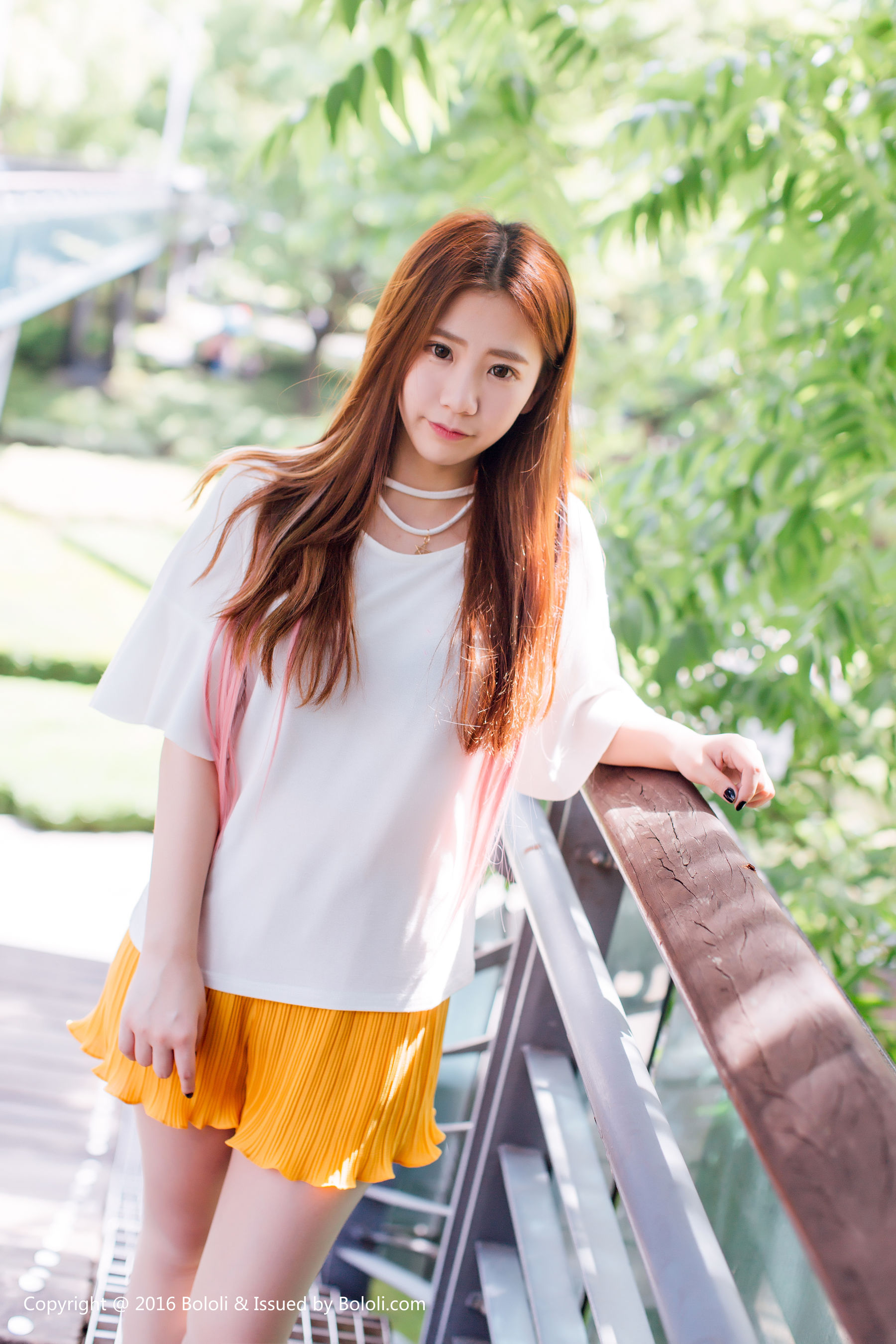 董晨莉《公园小女生》  KIM022-图0