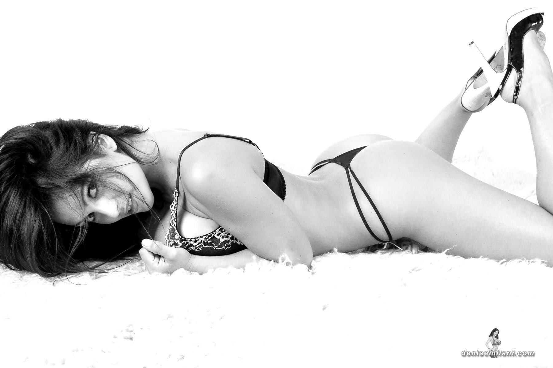 丹尼斯?米兰妮/Denise Milani 丁字裤巨乳内衣黑白照-图18