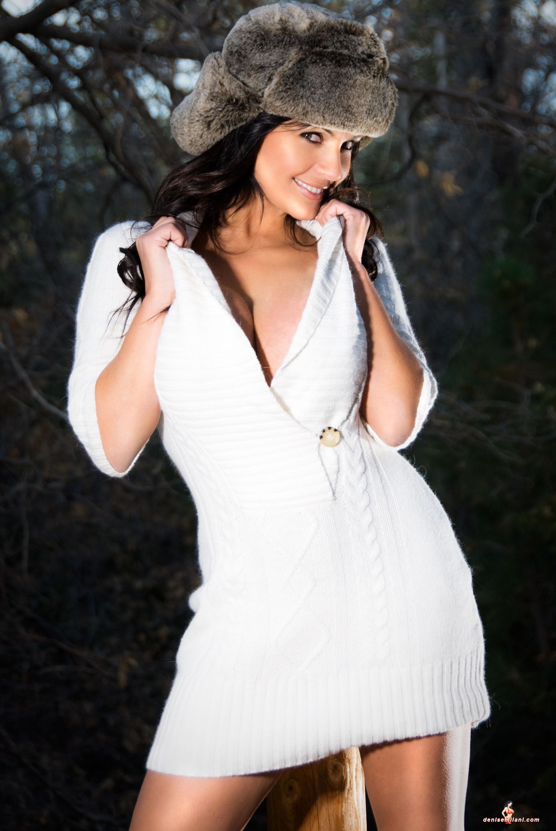 丹尼斯?米兰妮 - 巨乳白色毛衣女郎-图1