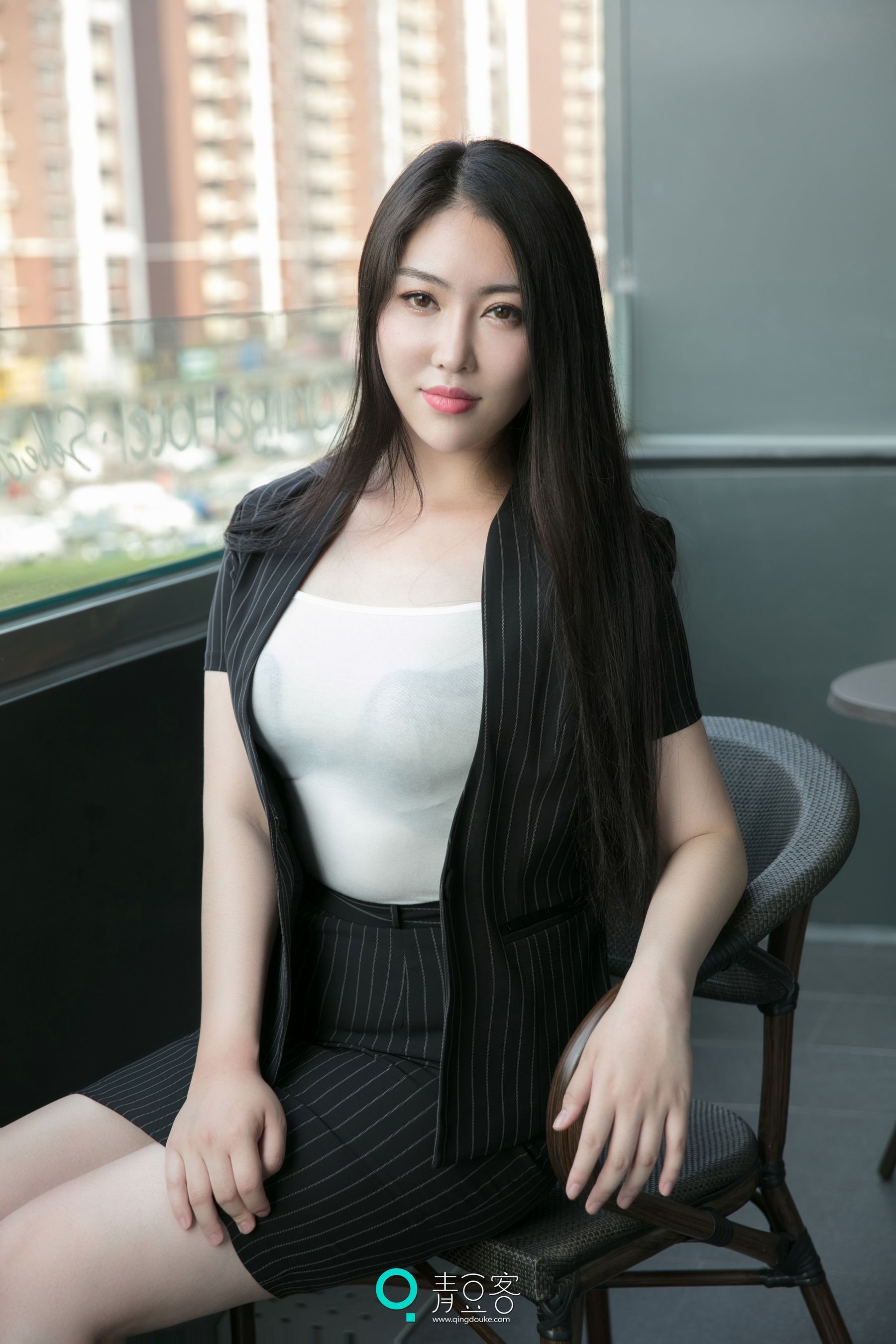 馨露《粉色厨娘+连体丝袜+黑丝OL》-图35