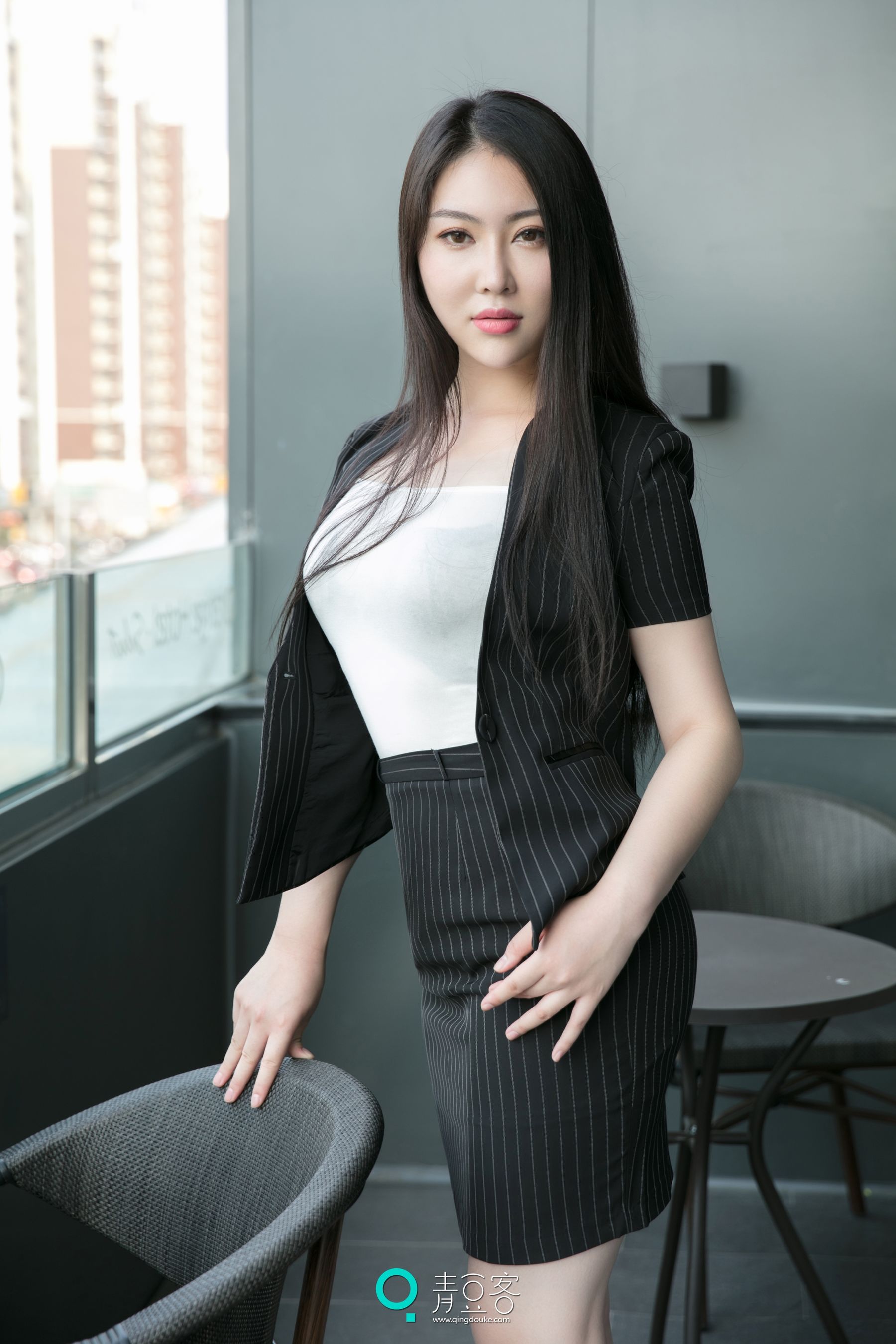 馨露《粉色厨娘+连体丝袜+黑丝OL》-图37