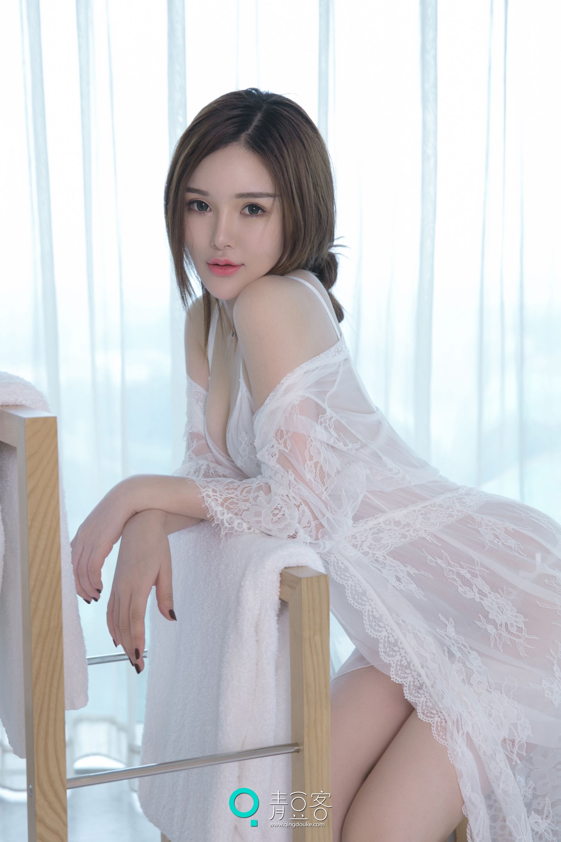 陈宇曦《吊带裙+透视蕾丝+性感毛衣》-图24