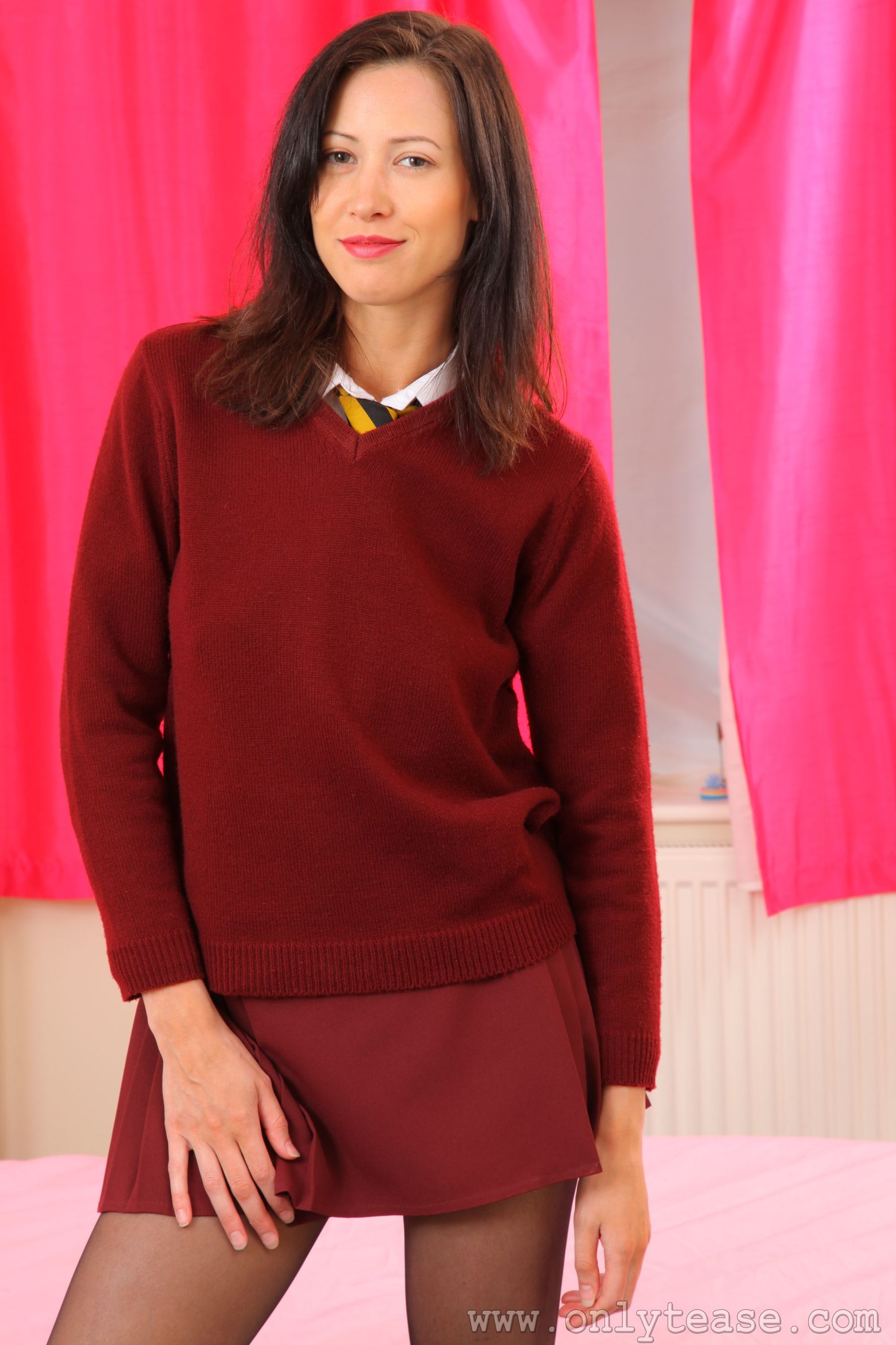 Carole《丝袜制服诱惑》-图1