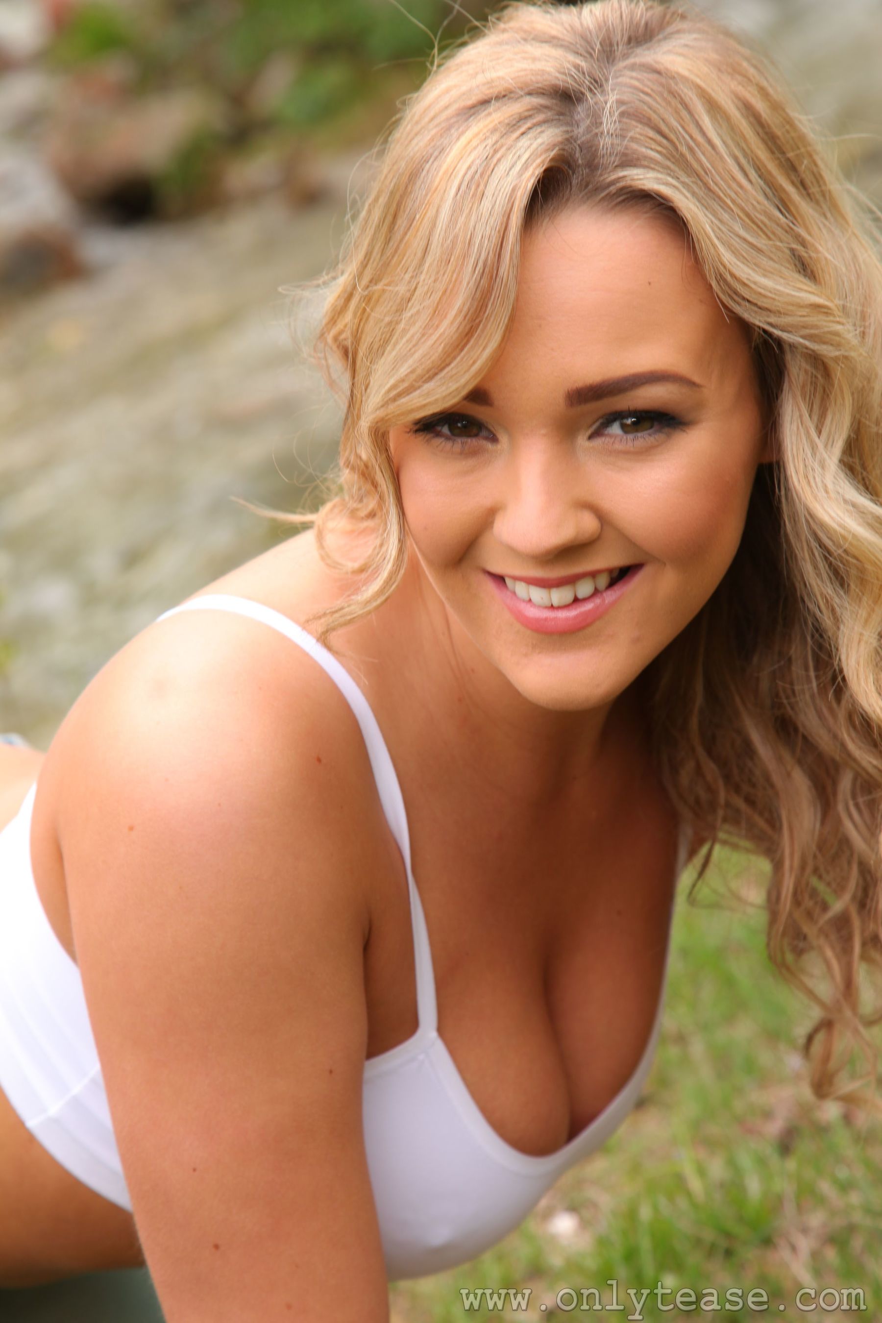 Jodie Gasson 绿色丝袜+牛仔热裤 外拍-图40