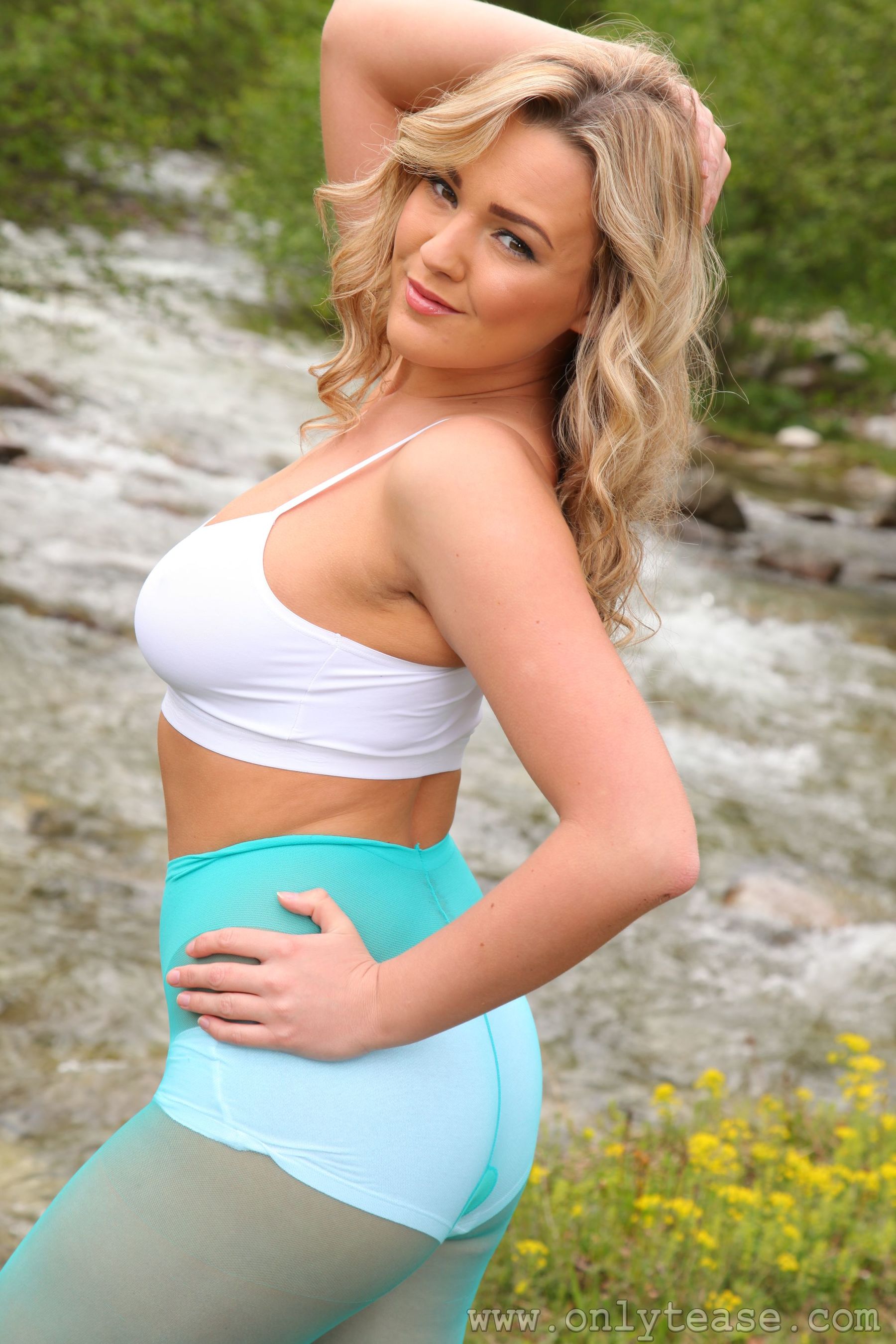 Jodie Gasson 绿色丝袜+牛仔热裤 外拍-图68