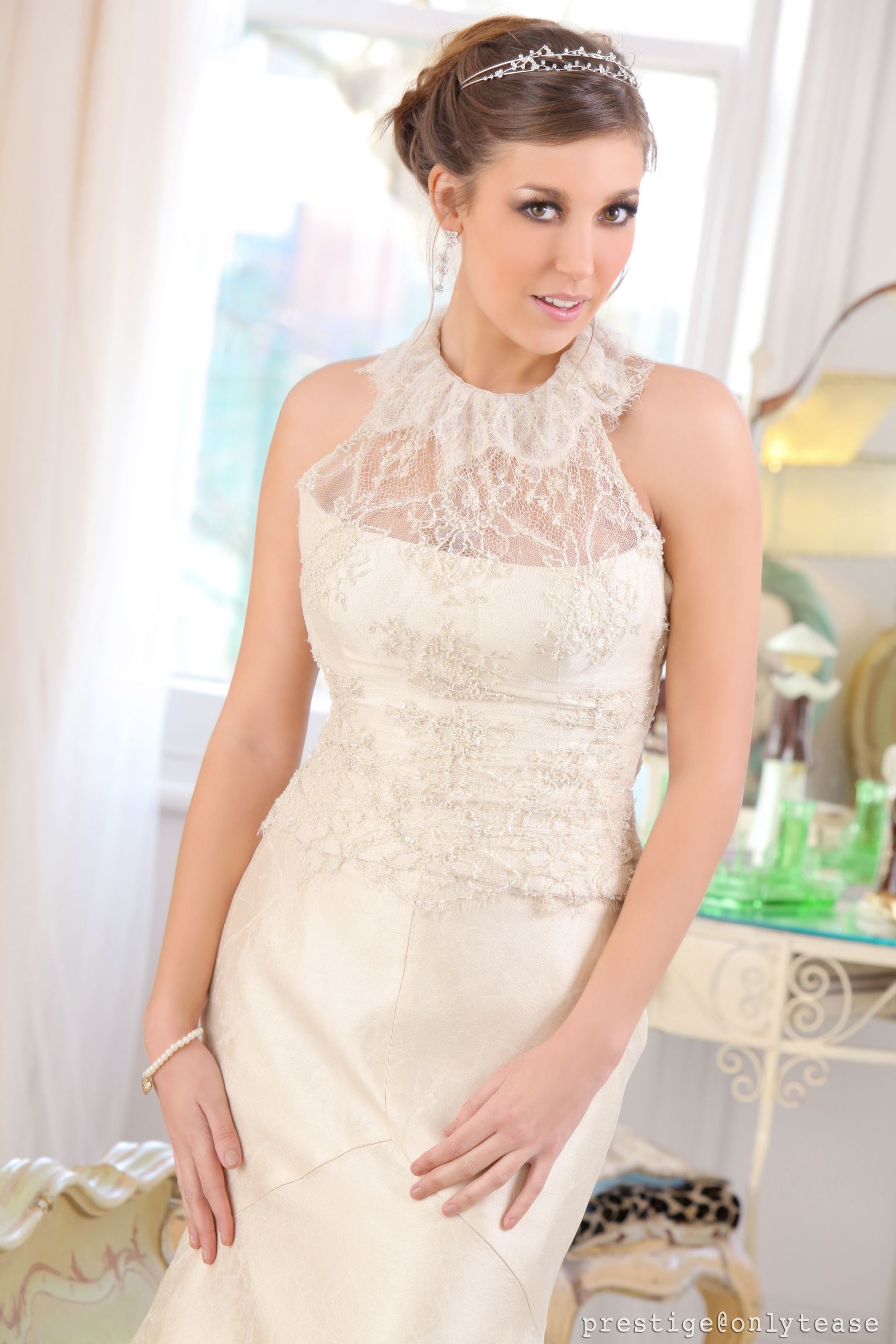 Ava Watts 婚纱诱惑-图1