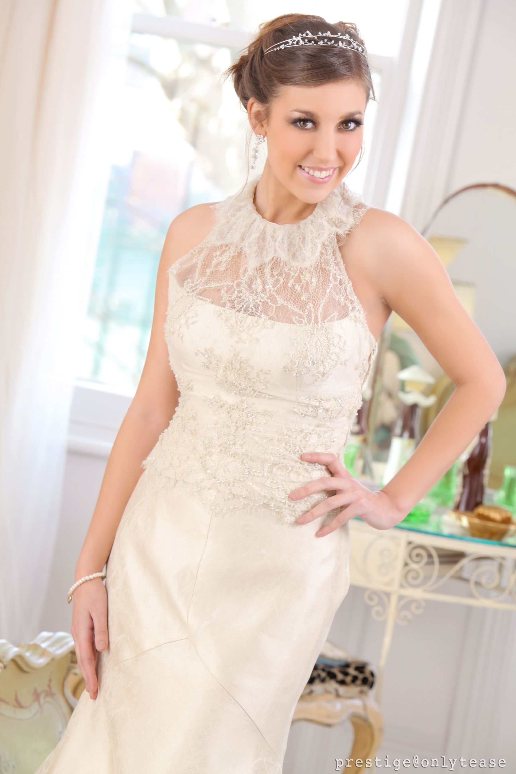 Ava Watts 婚纱诱惑-图3